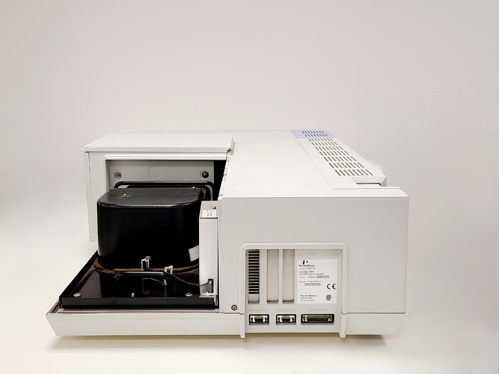 Image of Perkin Elmer Lambda 800 UV/VIS Spectrophotometer