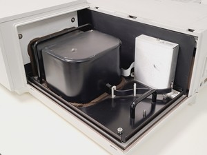 Thumbnail image of Perkin Elmer Lambda 800 UV/VIS Spectrophotometer