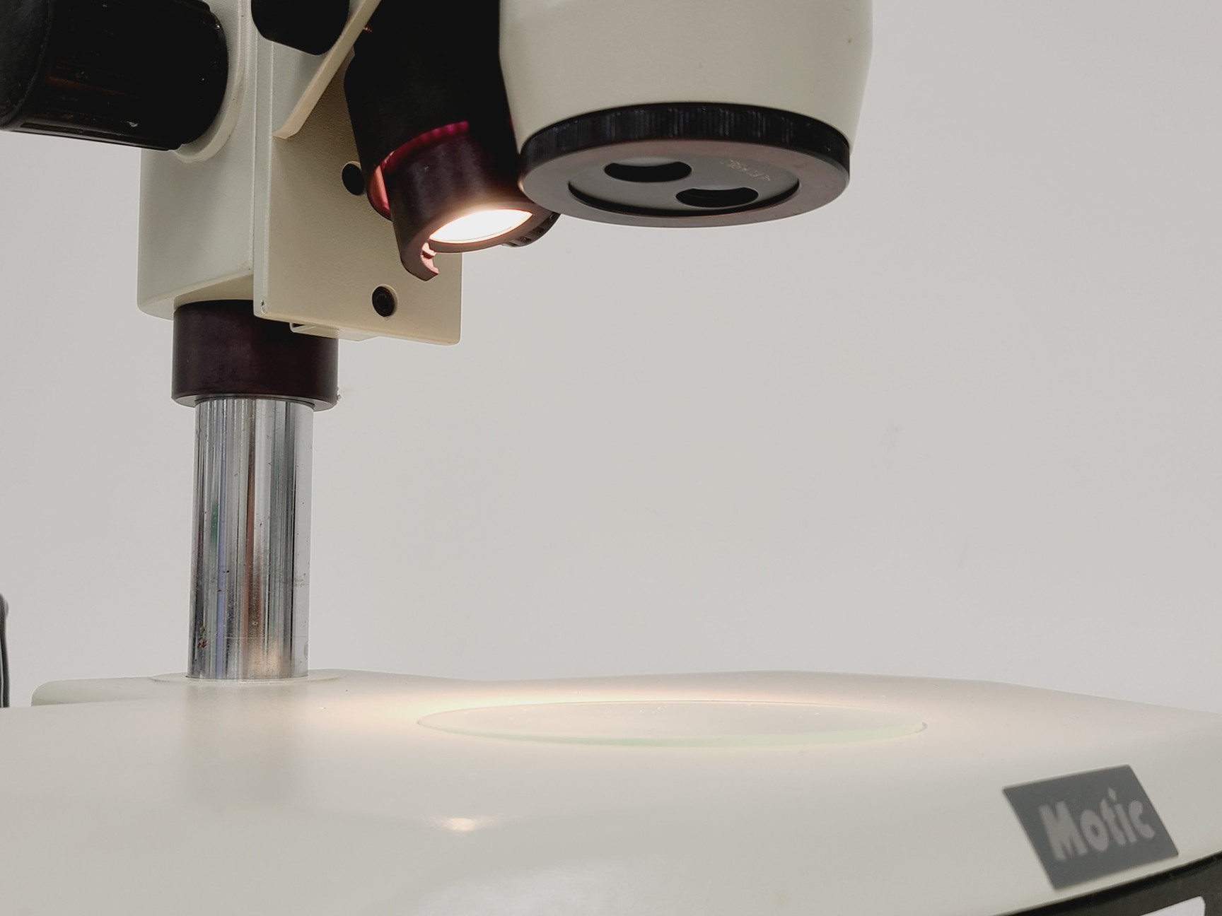 Image of Motic SMZ-168 Stereo Microscope w/ Spare Incident Illumination Light