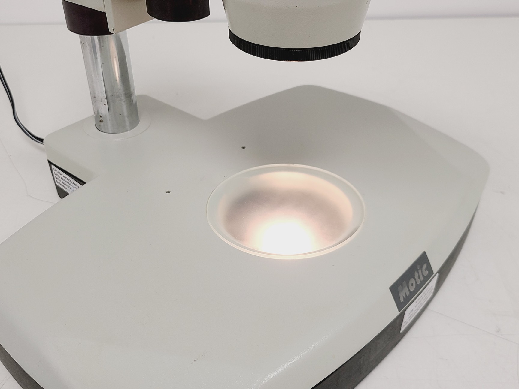 Image of Motic SMZ-168 Stereo Microscope w/ Spare Incident Illumination Light