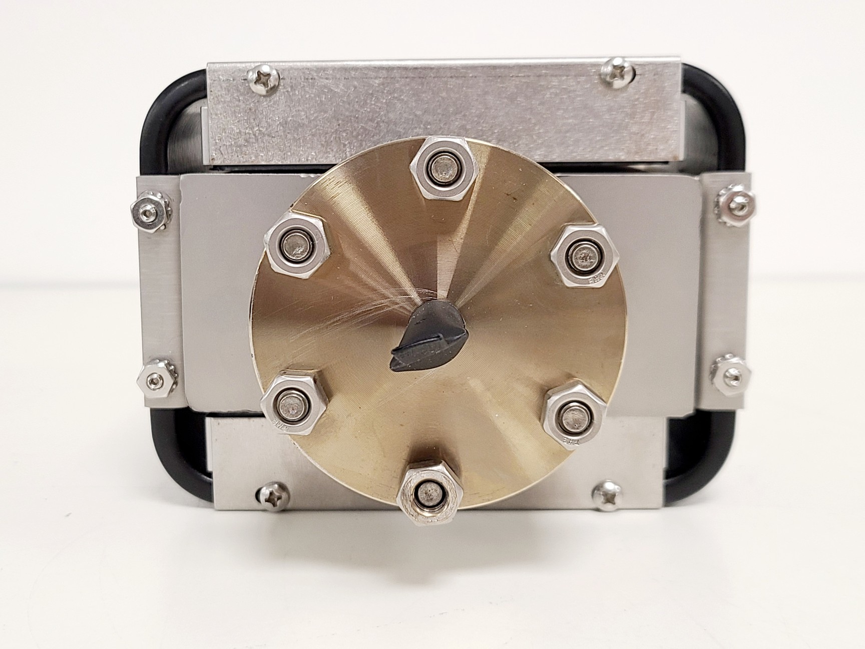 Image of ZEISS Ion Getter Pump - Ultra-High Vacuum Pump for FIB-SEM