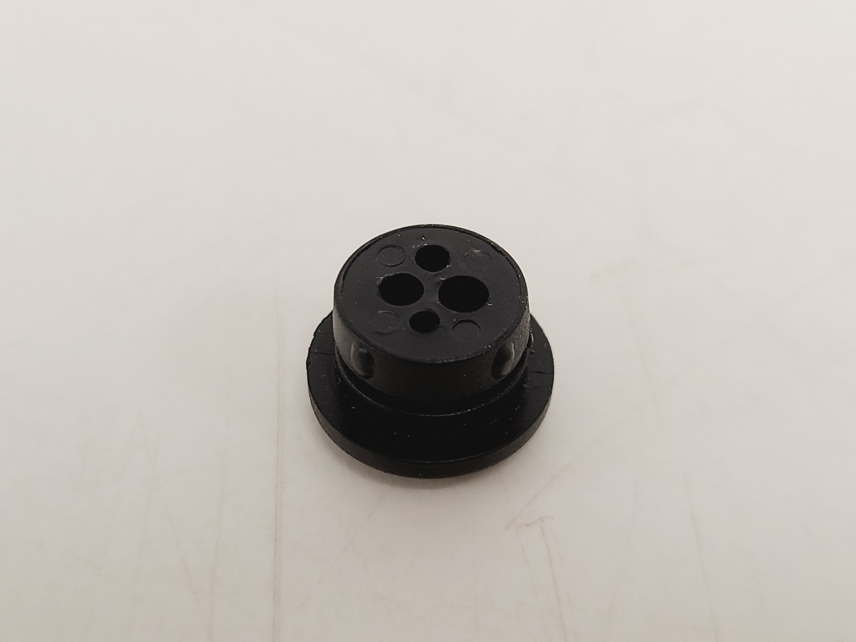 Image of ZEISS Ion Getter Pump - Ultra-High Vacuum Pump for FIB-SEM