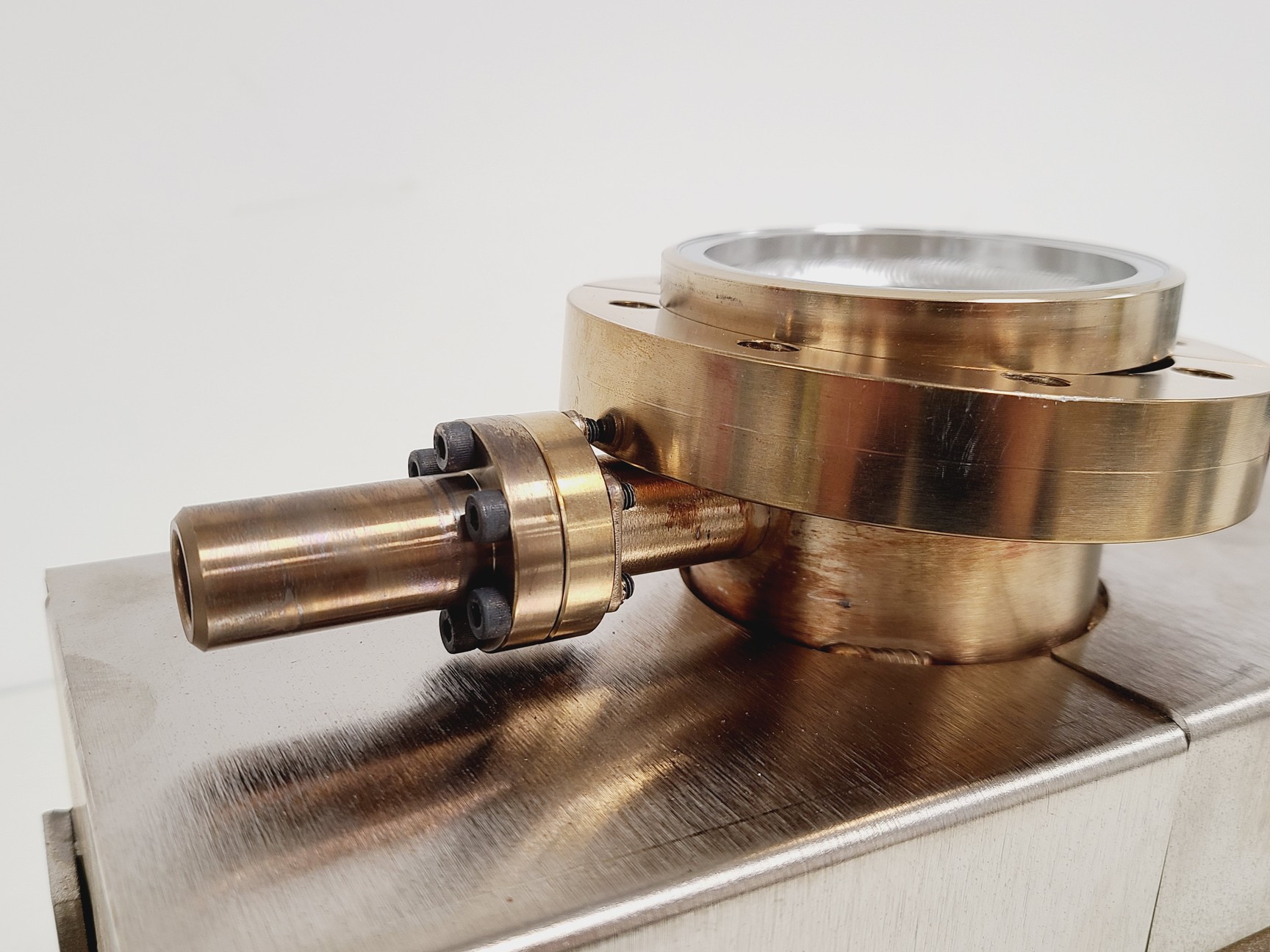 Image of Gamma Vacuum Titan Ion Getter Pump (from ThermoFisher Scientific) Ultra-High 