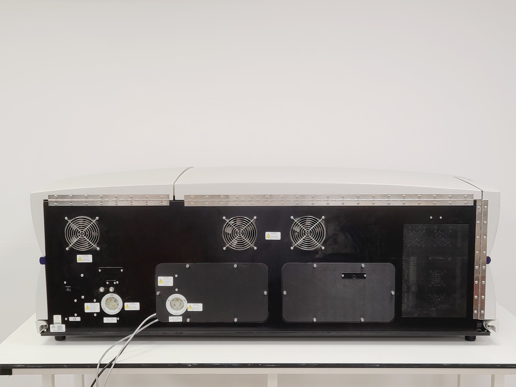 Image of BD LSR II Flow Cytometer w/ Transformer and FACSFlow Supply System 