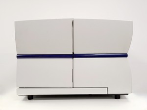 Thumbnail image of BD LSR II Flow Cytometer w/ Transformer and FACSFlow Supply System 