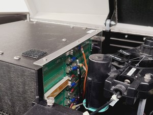 Thumbnail image of BD LSR II Flow Cytometer w/ Transformer and FACSFlow Supply System 
