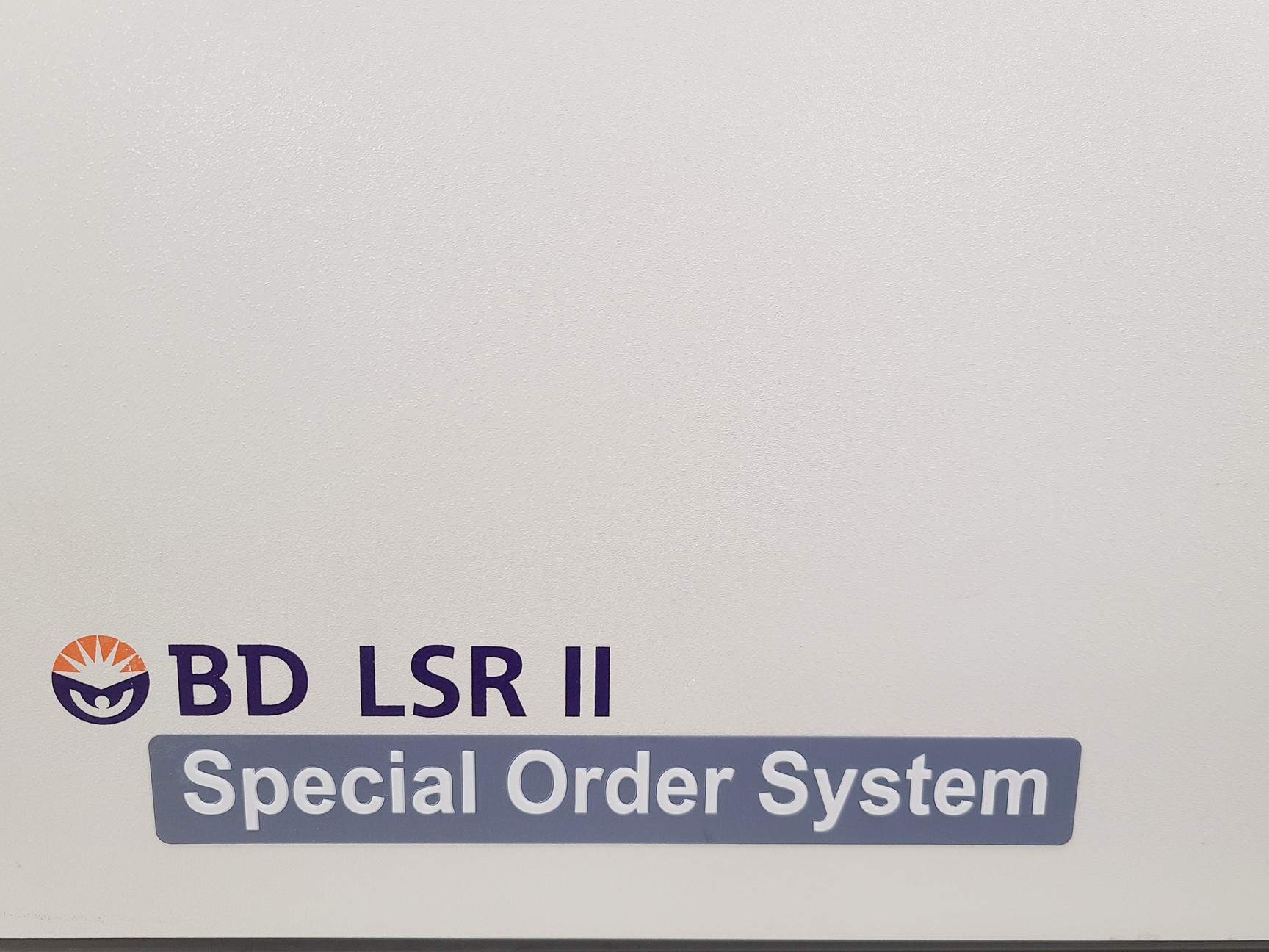 Image of BD LSR II Flow Cytometer w/ Transformer and FACSFlow Supply System 