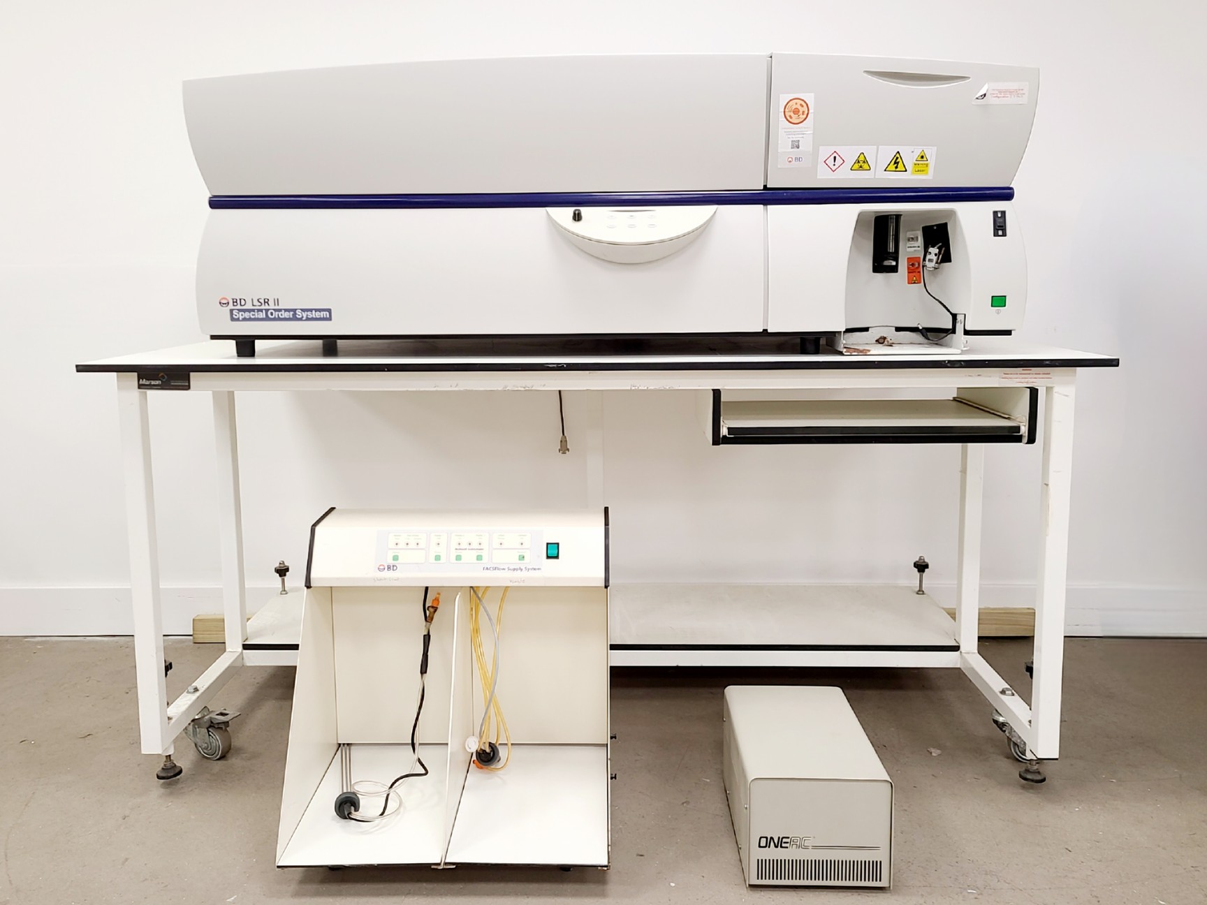 Image of BD LSR II Flow Cytometer w/ Transformer and FACSFlow Supply System 