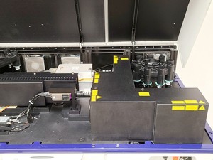 Thumbnail image of BD LSR II Flow Cytometer w/ Transformer and FACSFlow Supply System 