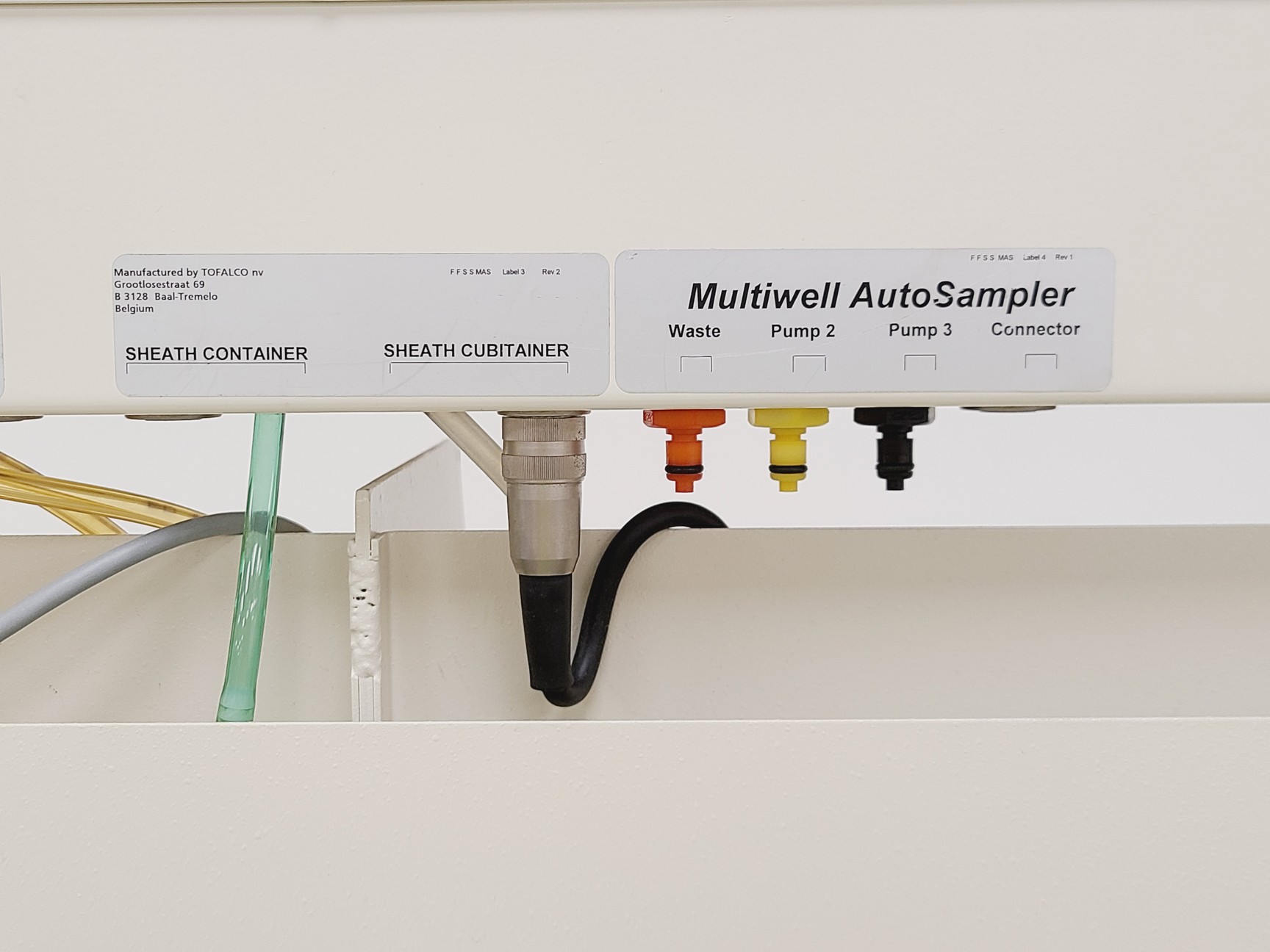 Image of BD LSR II Flow Cytometer w/ Transformer and FACSFlow Supply System 