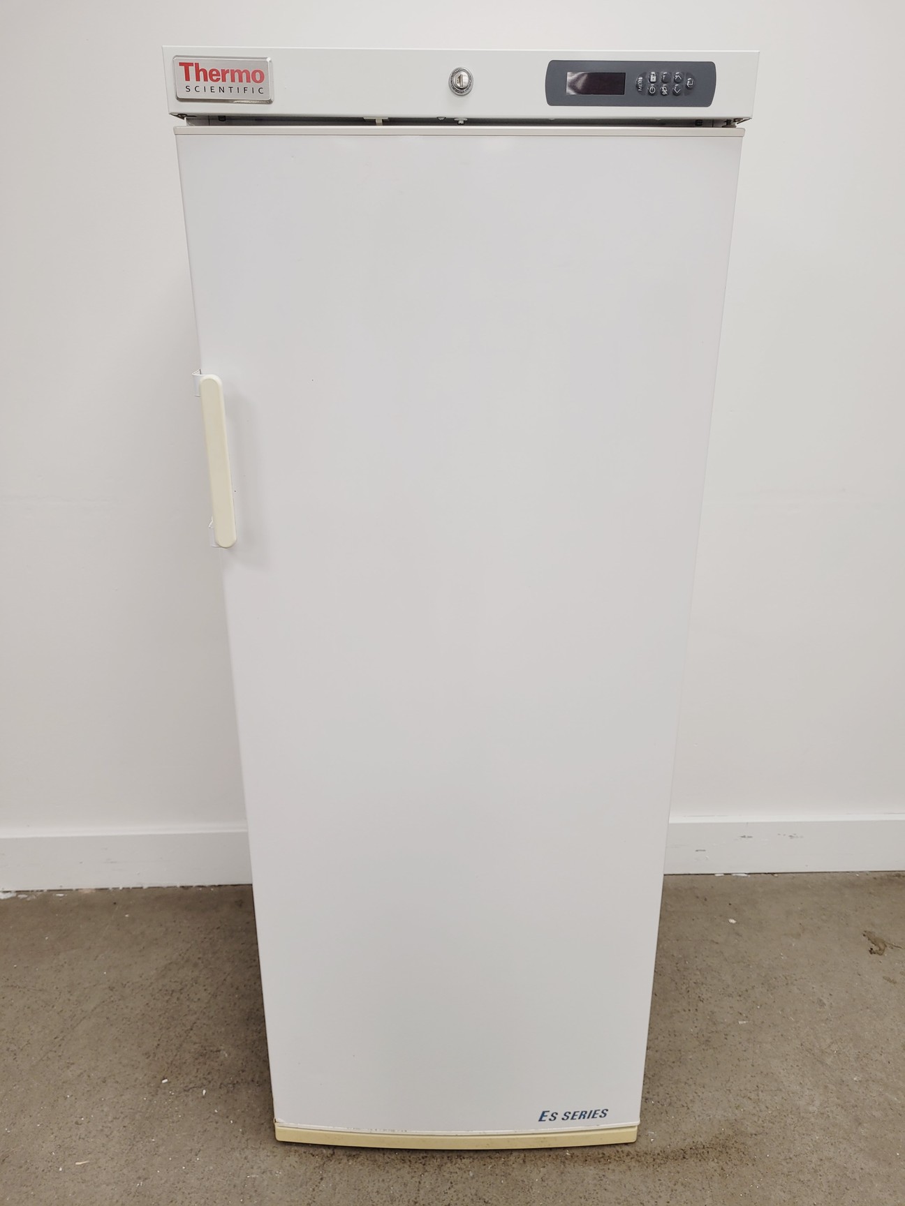 Image of Thermo Scientific Lab Fridge ES Series 288R-AEW-TS Lab