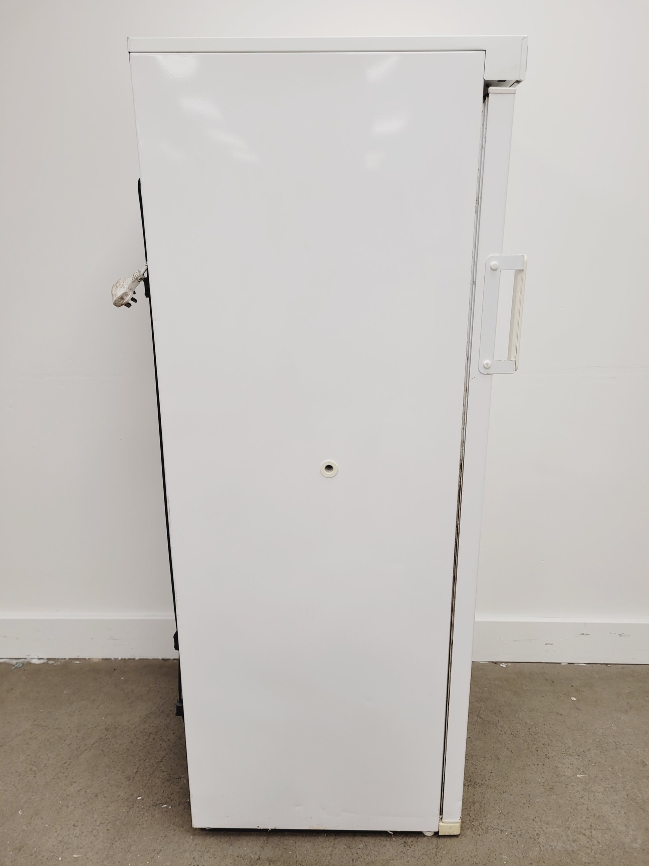 Image of Thermo Scientific Lab Fridge ES Series 288R-AEW-TS