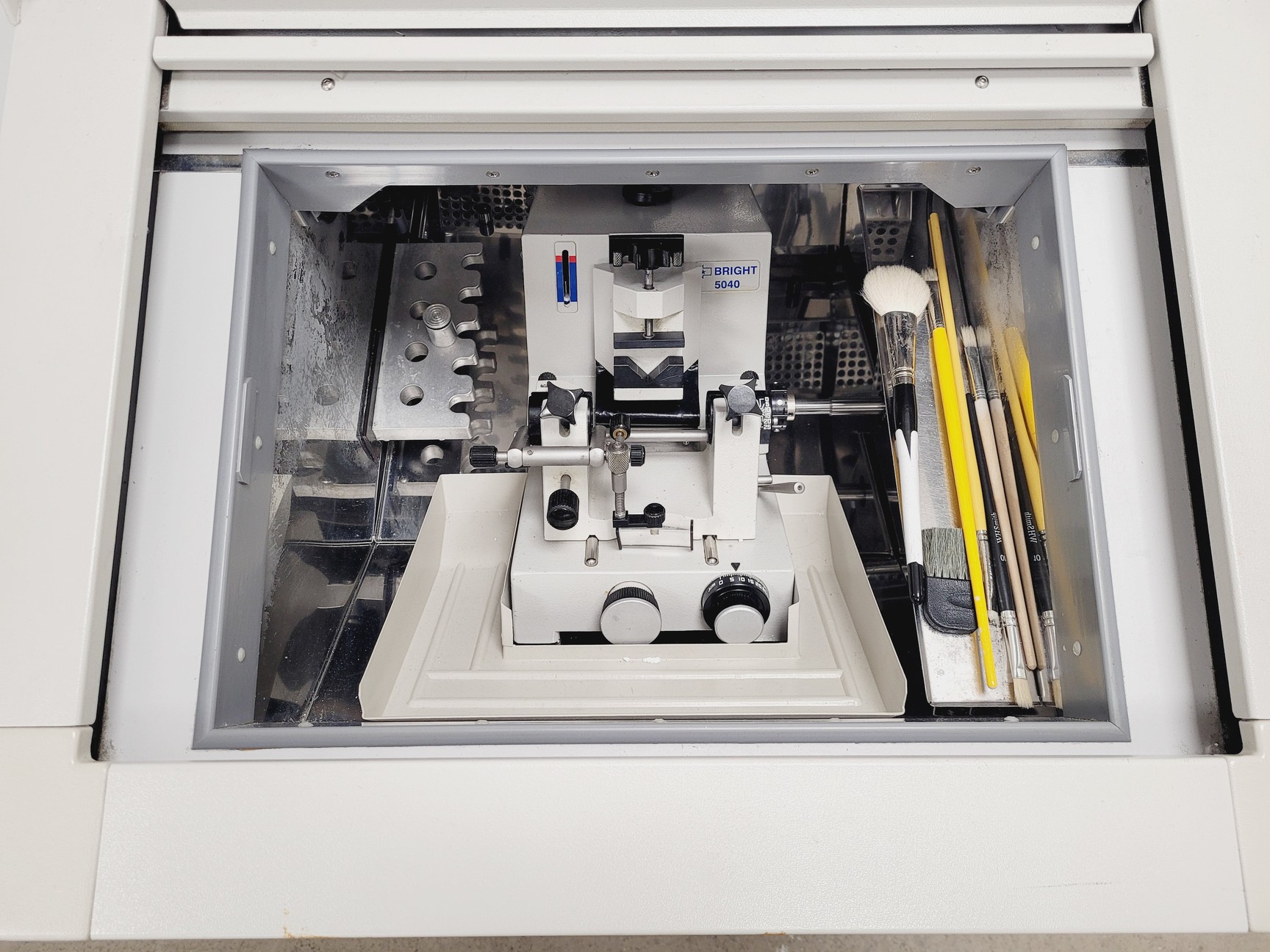 Image of Bright OTF/AS/EC 960841296 Cryostat Lab