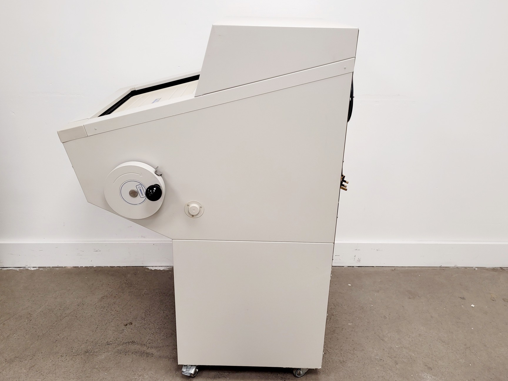 Image of Bright OTF/AS/EC 960841296 Cryostat Lab