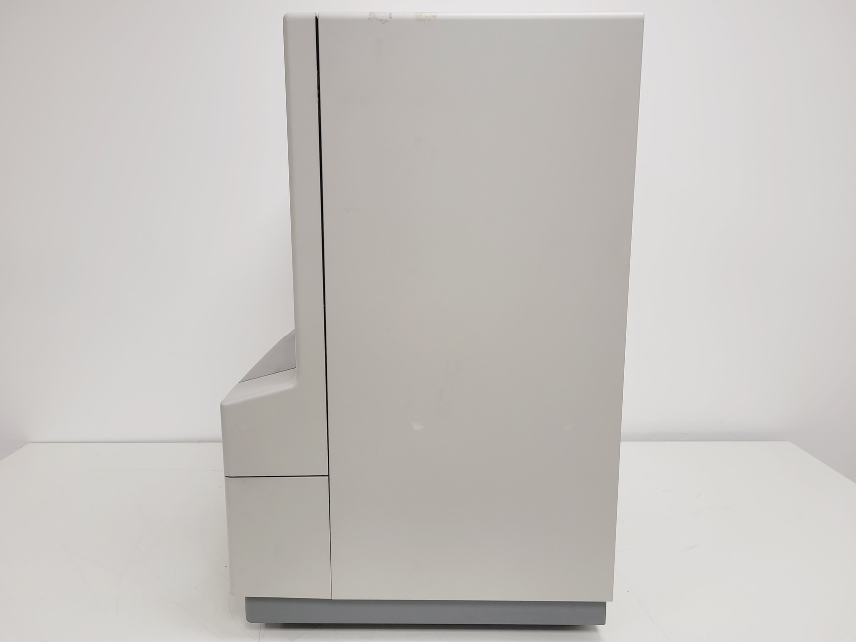 Image of Applied Biosystems Prism 3100 Genetic Analyser