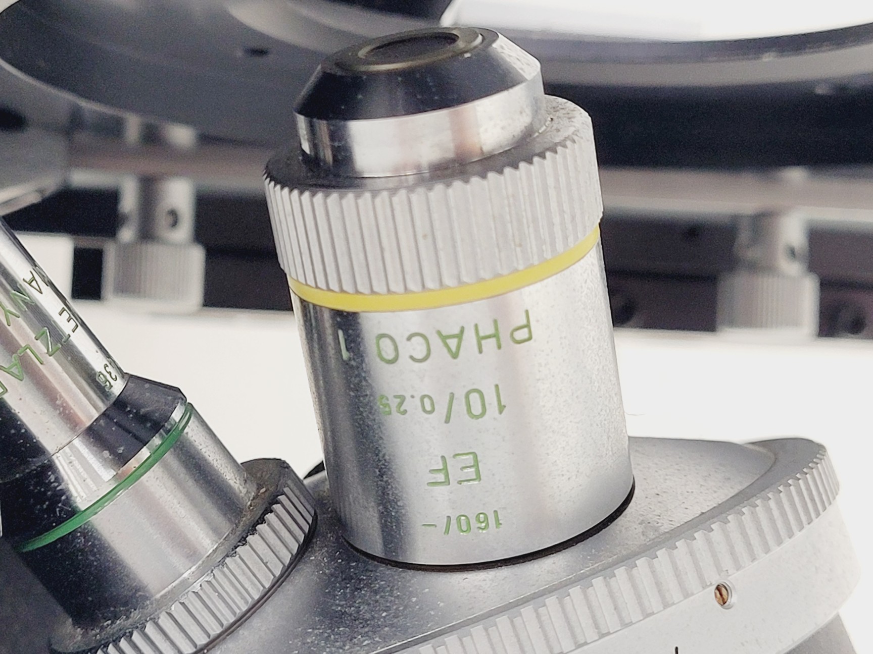 Image of Wild Leitz GMBH Fluovert FU 090-128.017 Inverted Microscope