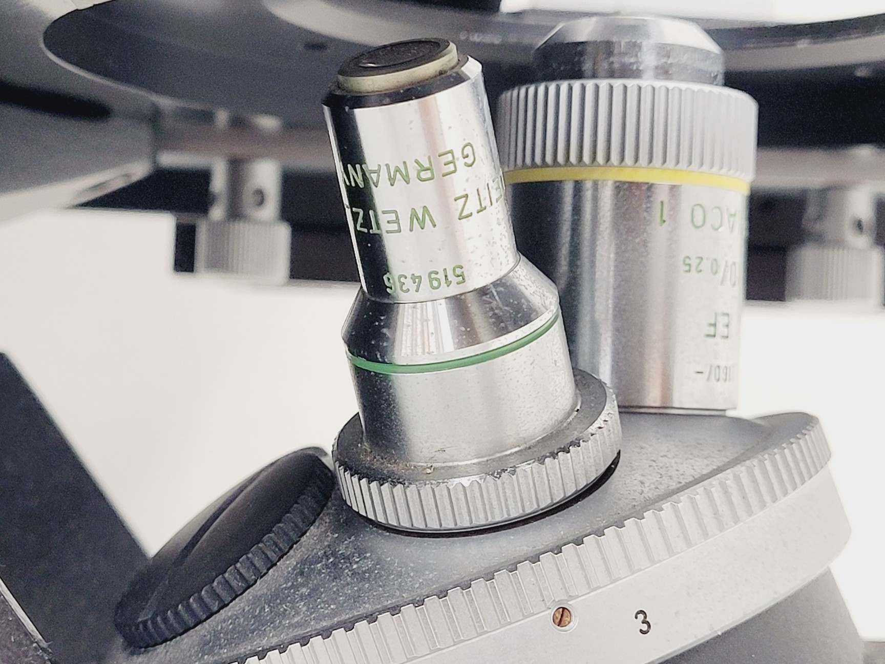 Image of Wild Leitz GMBH Fluovert FU 090-128.017 Inverted Microscope
