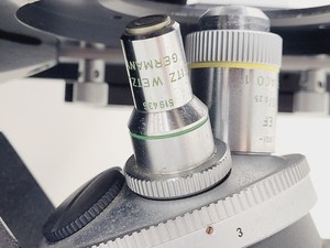 Thumbnail image of Wild Leitz GMBH Fluovert FU 090-128.017 Inverted Microscope