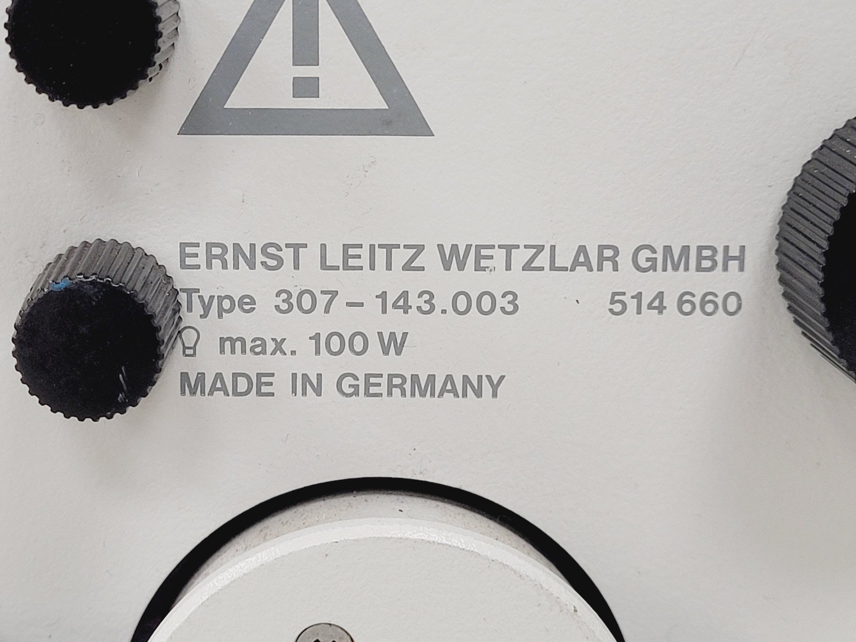 Image of Wild Leitz GMBH Fluovert FU 090-128.017 Inverted Microscope