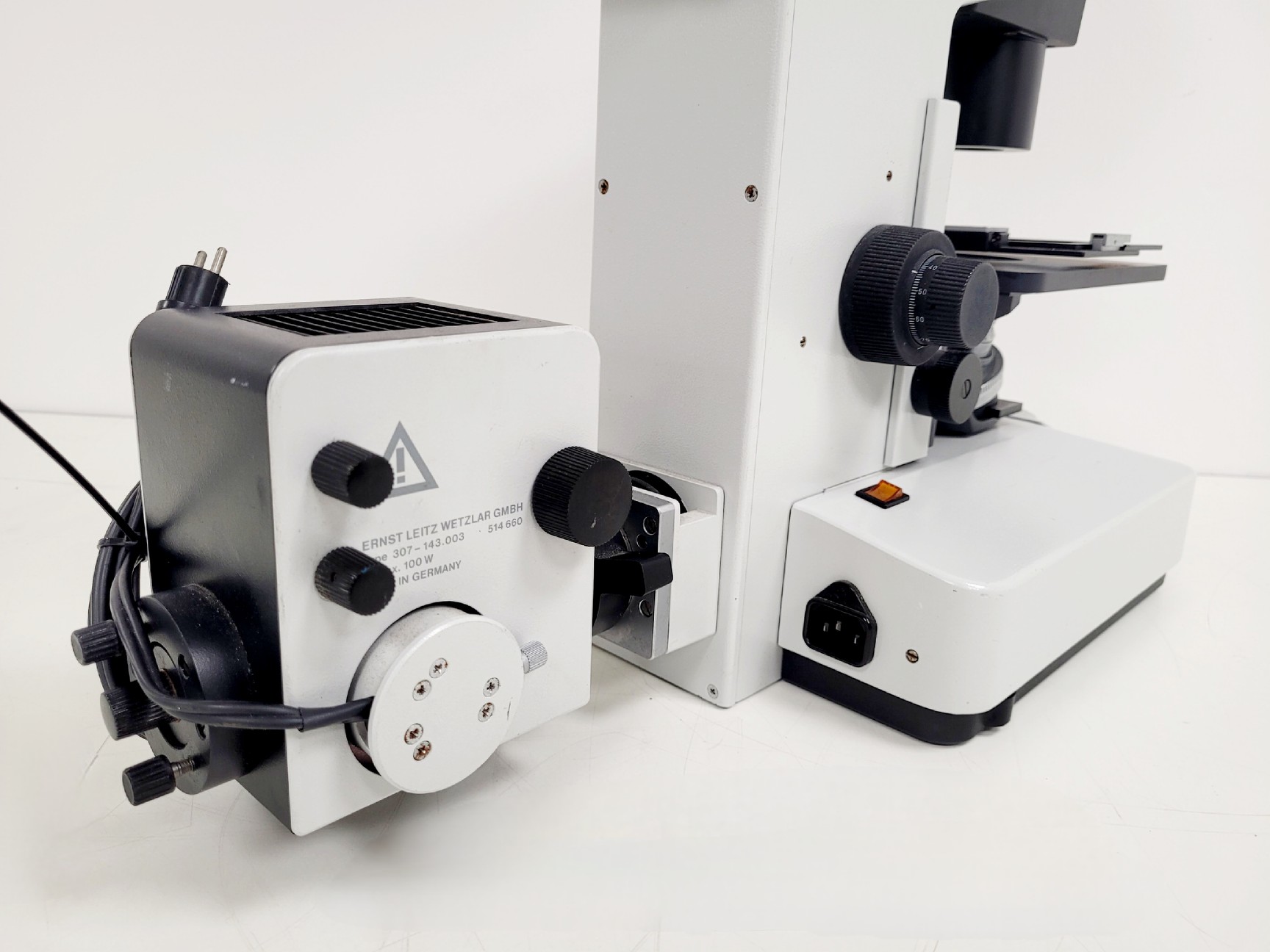 Image of Wild Leitz GMBH Fluovert FU 090-128.017 Inverted Microscope