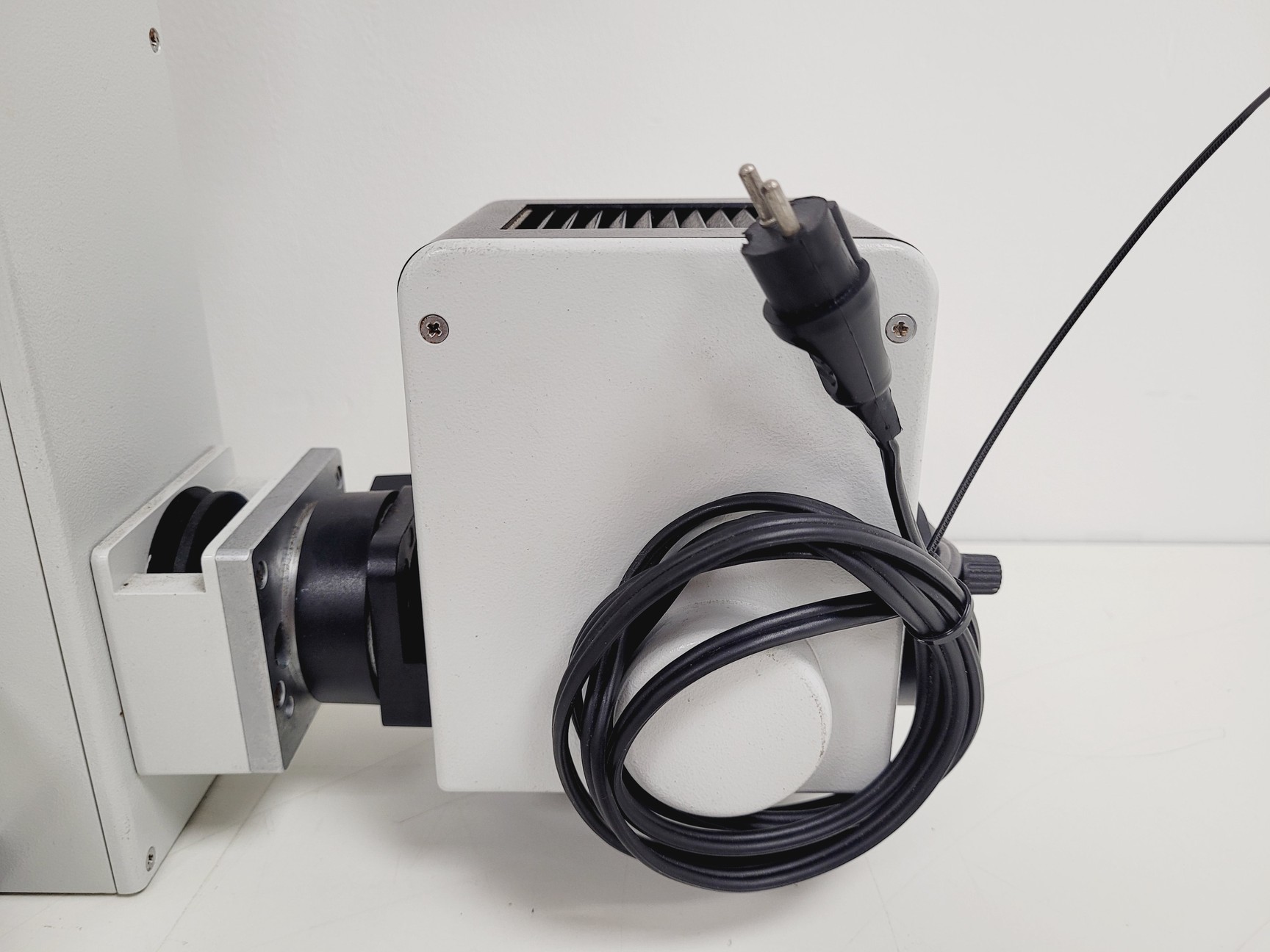 Image of Wild Leitz GMBH Fluovert FU 090-128.017 Inverted Microscope