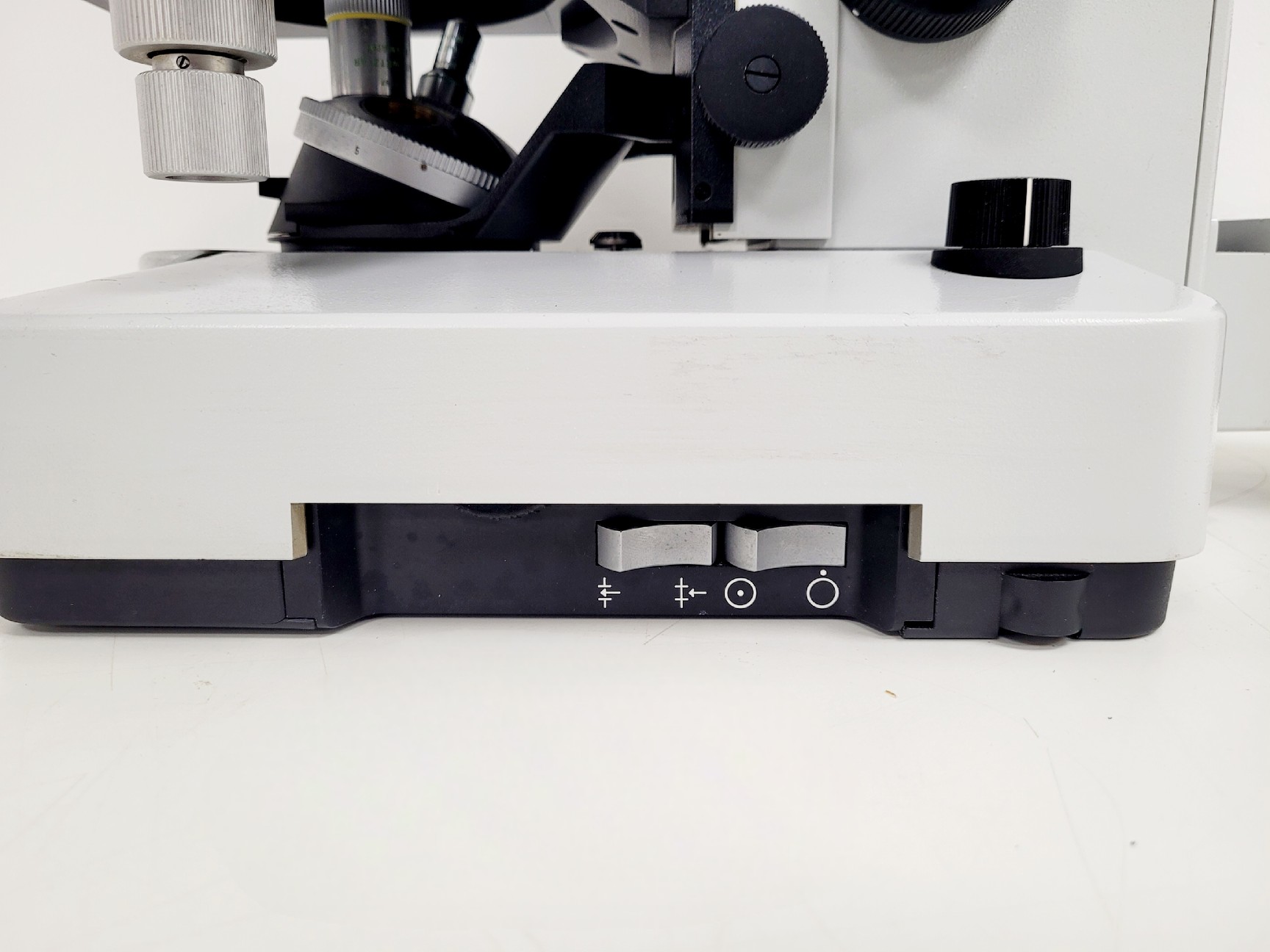 Image of Wild Leitz GMBH Fluovert FU 090-128.017 Inverted Microscope