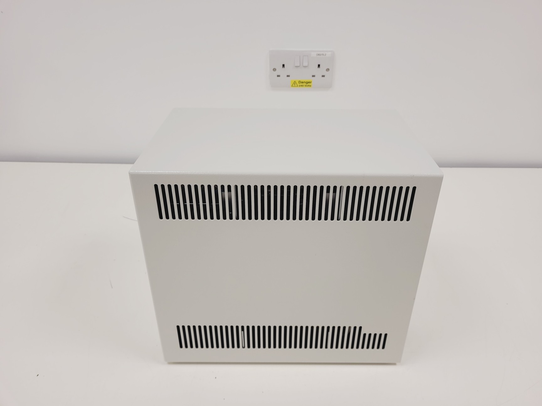 Image of Leica CTR6500 Confocal Microscope Power Supply/Controller Lab