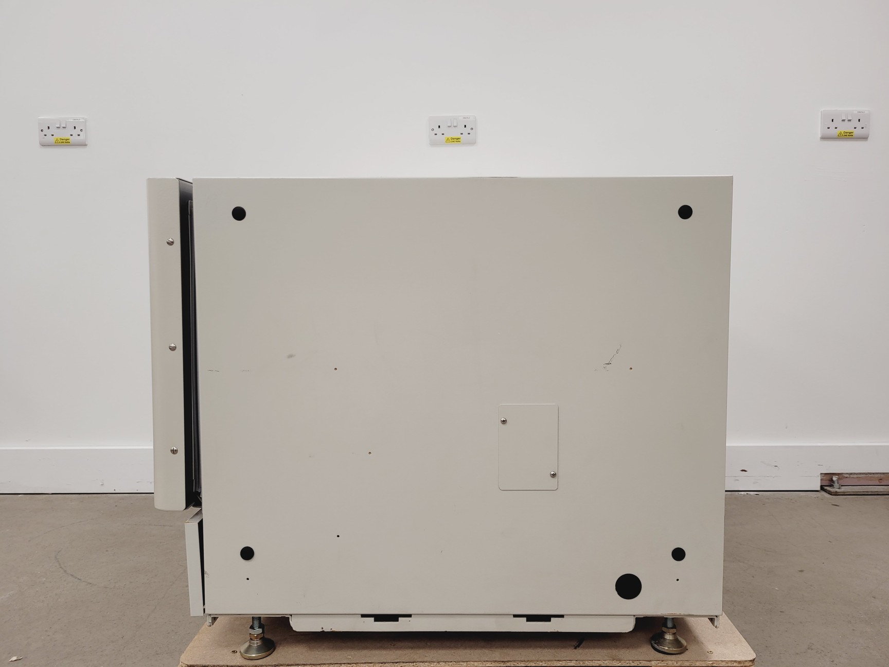 Image of Thermo Scientific MAXQ 8000 SHKE8000-1CE Incubated Stackable Shaker