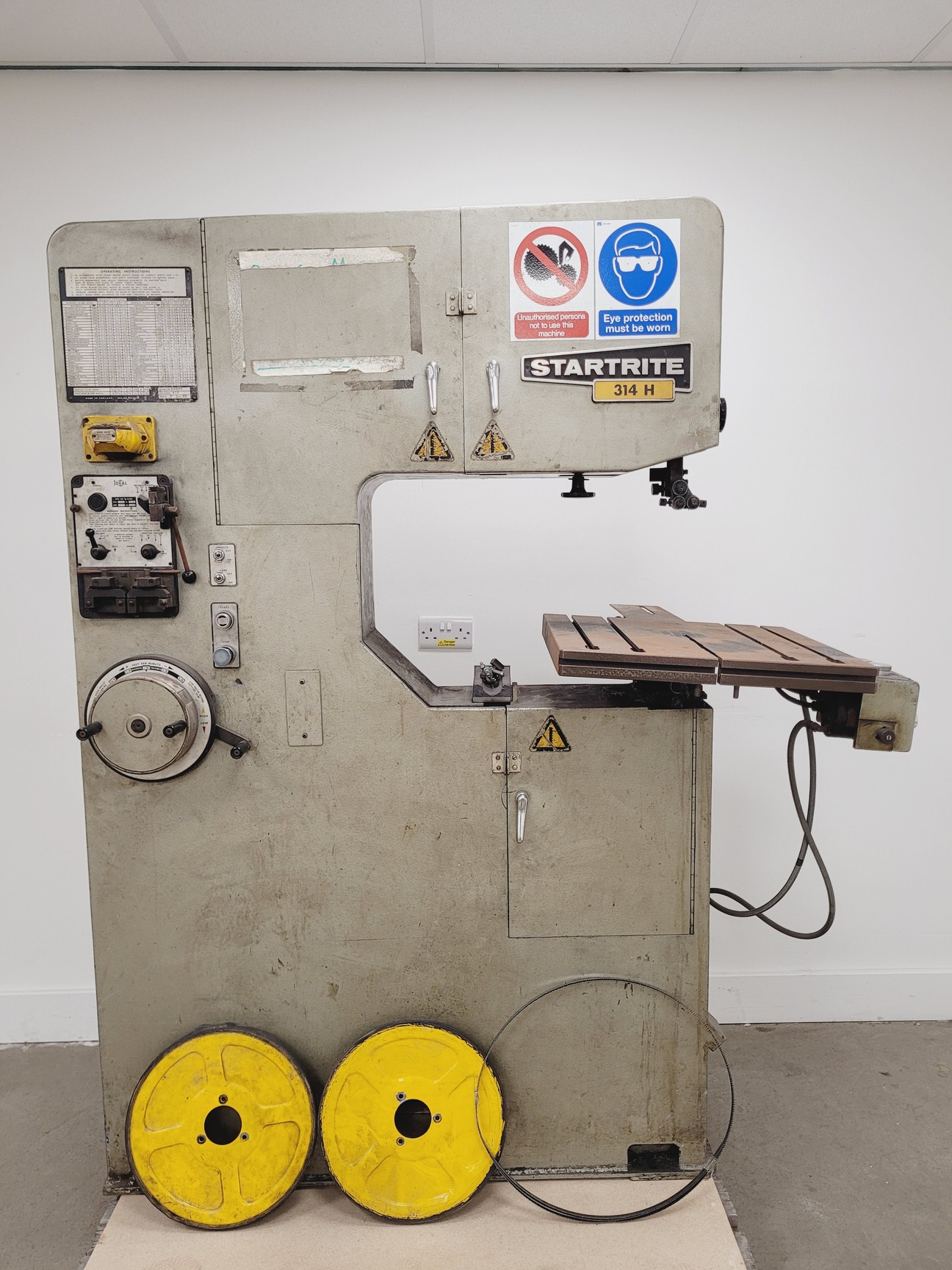 Image of Startrite 314H Vertical Bandsaw 152x91x184 cm LxWxH 