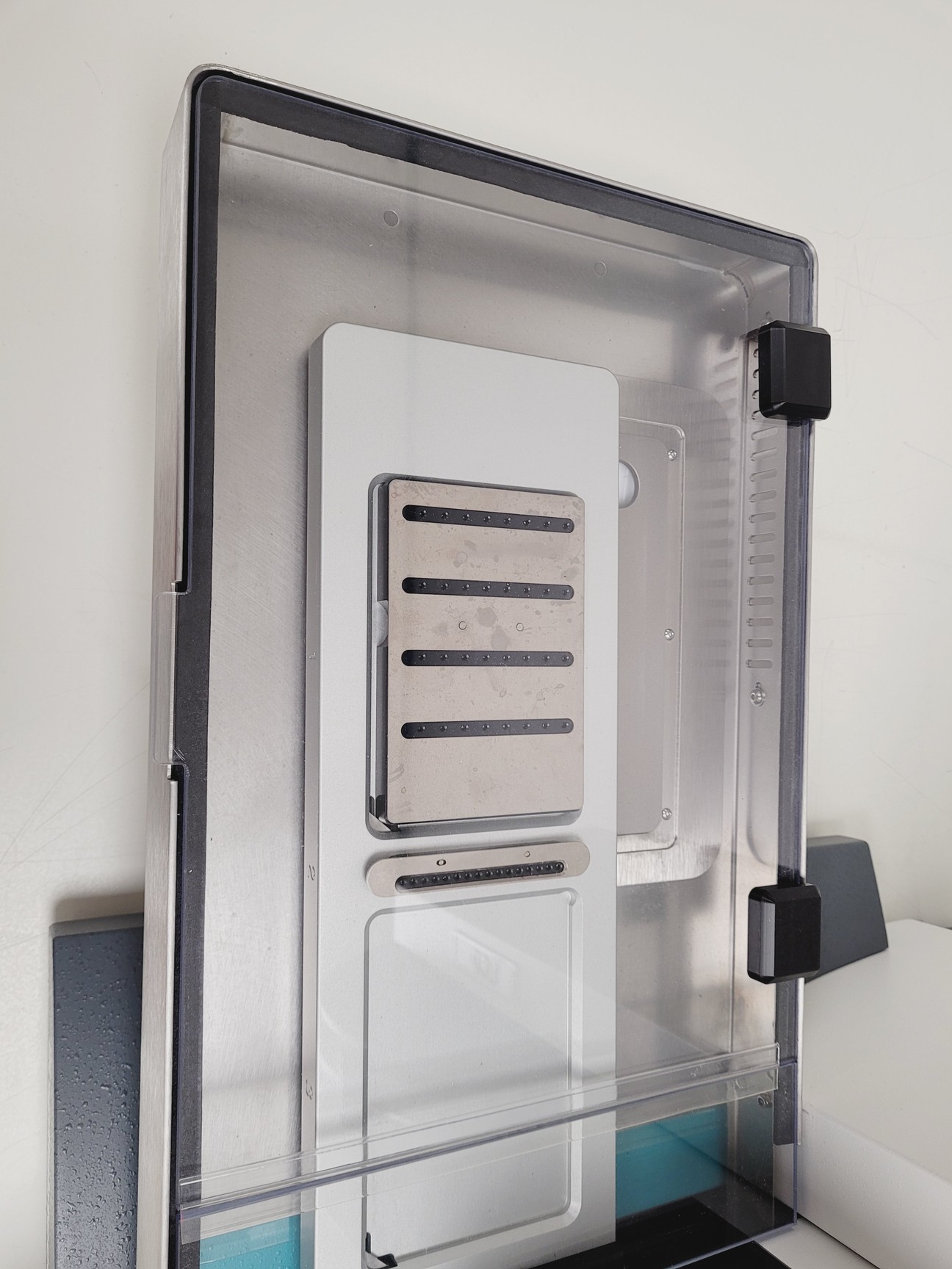 Image of SPTLabTech Mosquito LCP Liquid Handling System with Humidity Chamber & Software