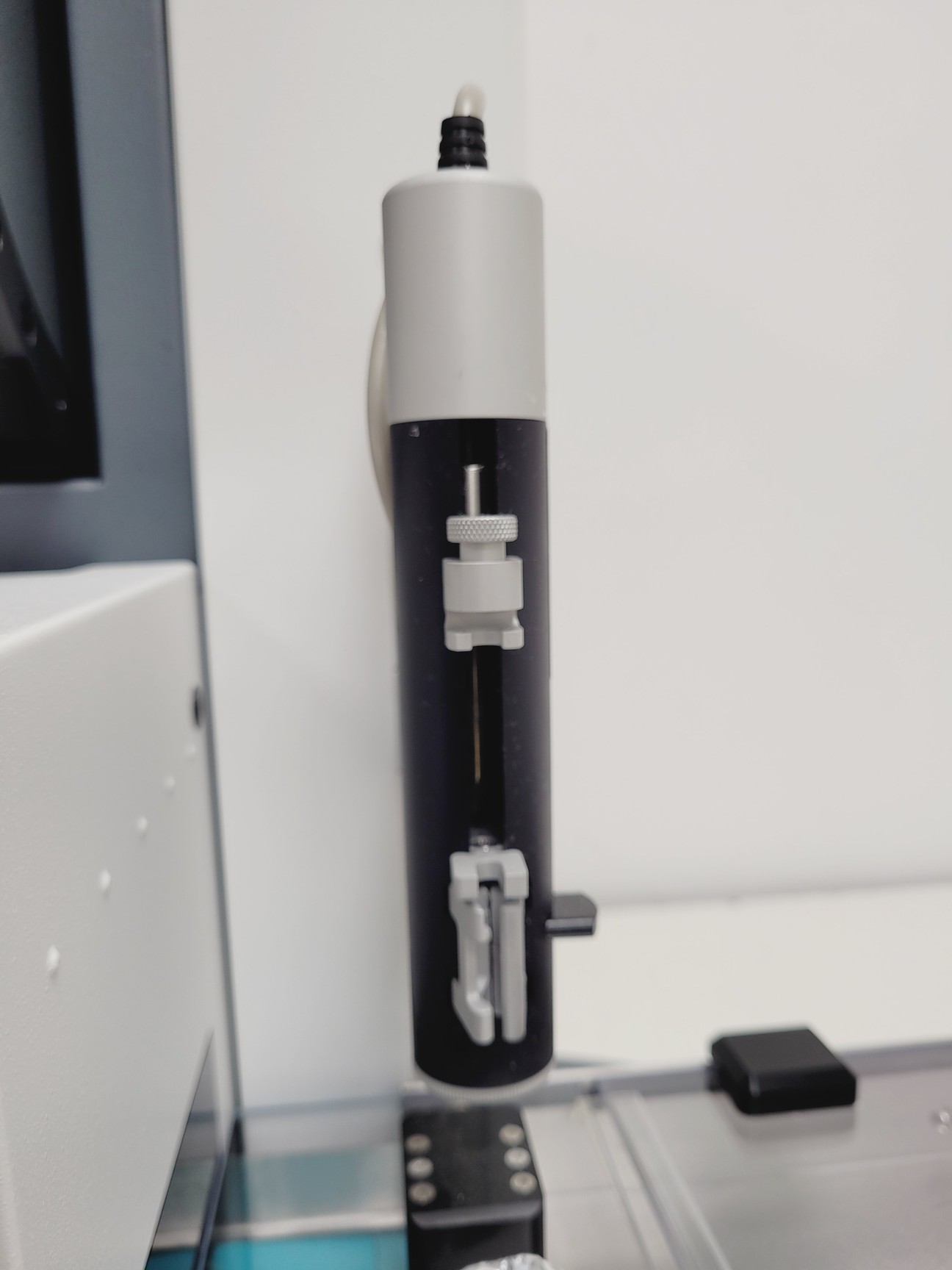 Image of SPTLabTech Mosquito LCP Liquid Handling System with Humidity Chamber & Software