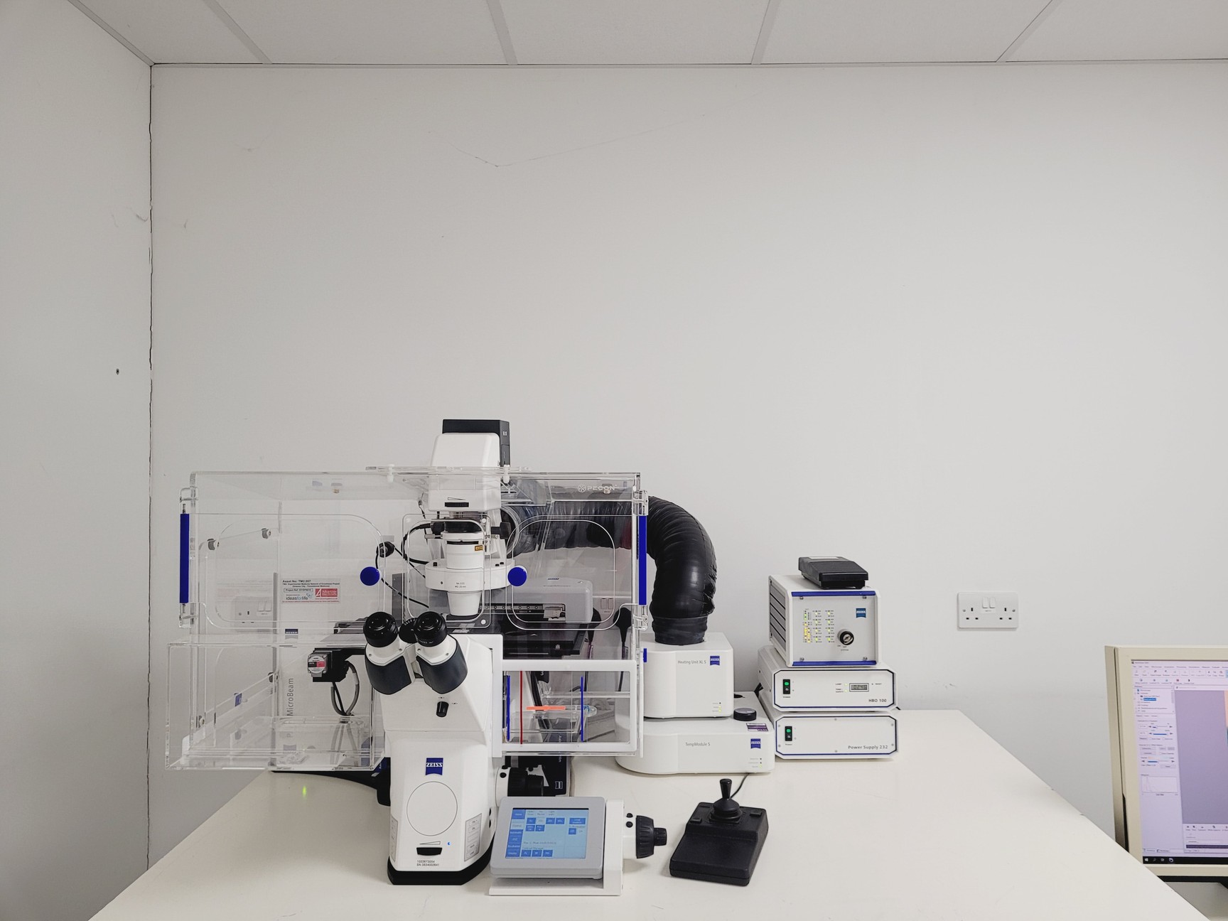 Image of Zeiss PALM Microbeam System With PC & Software