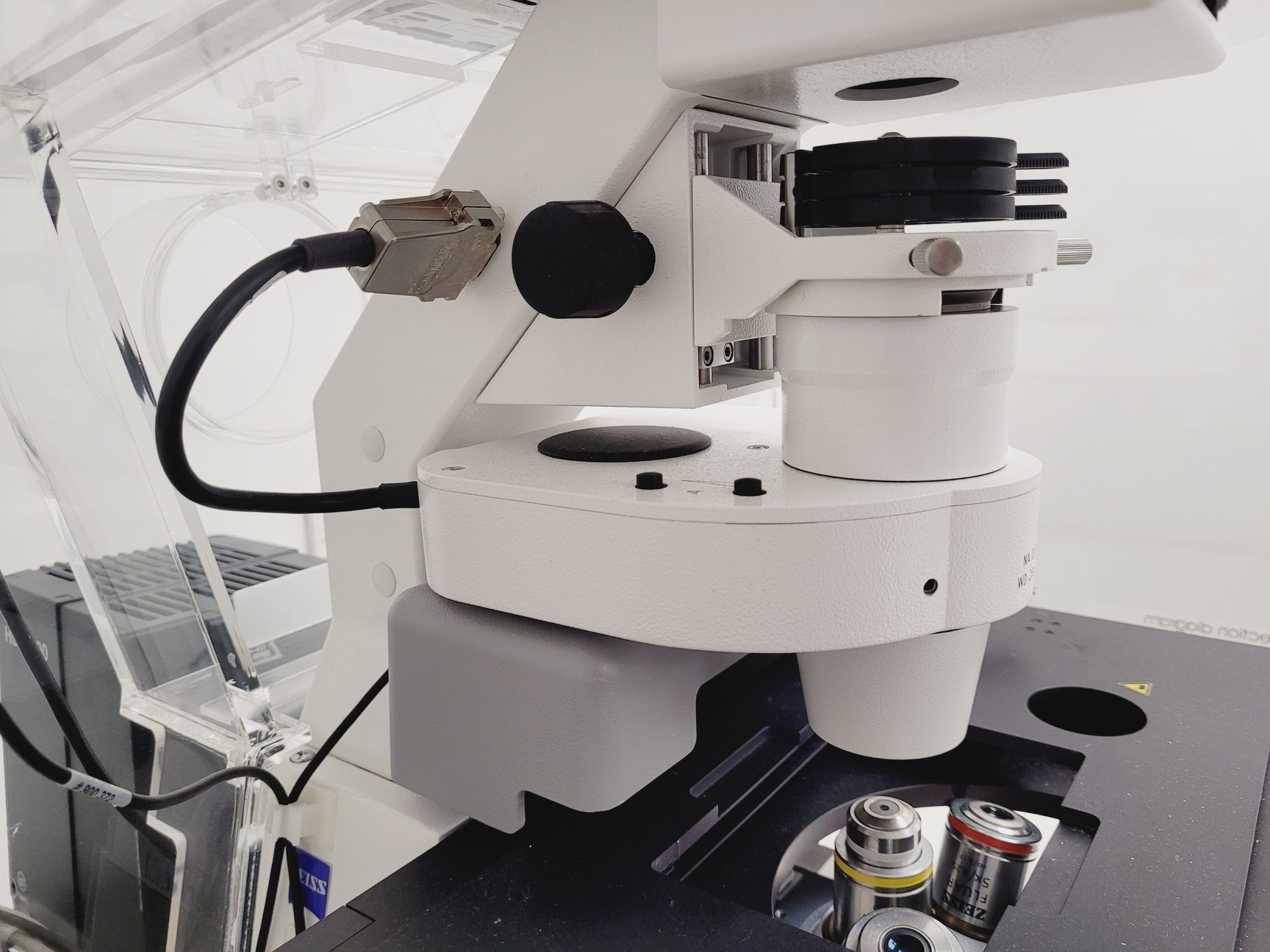Image of Zeiss PALM Microbeam System With PC & Software