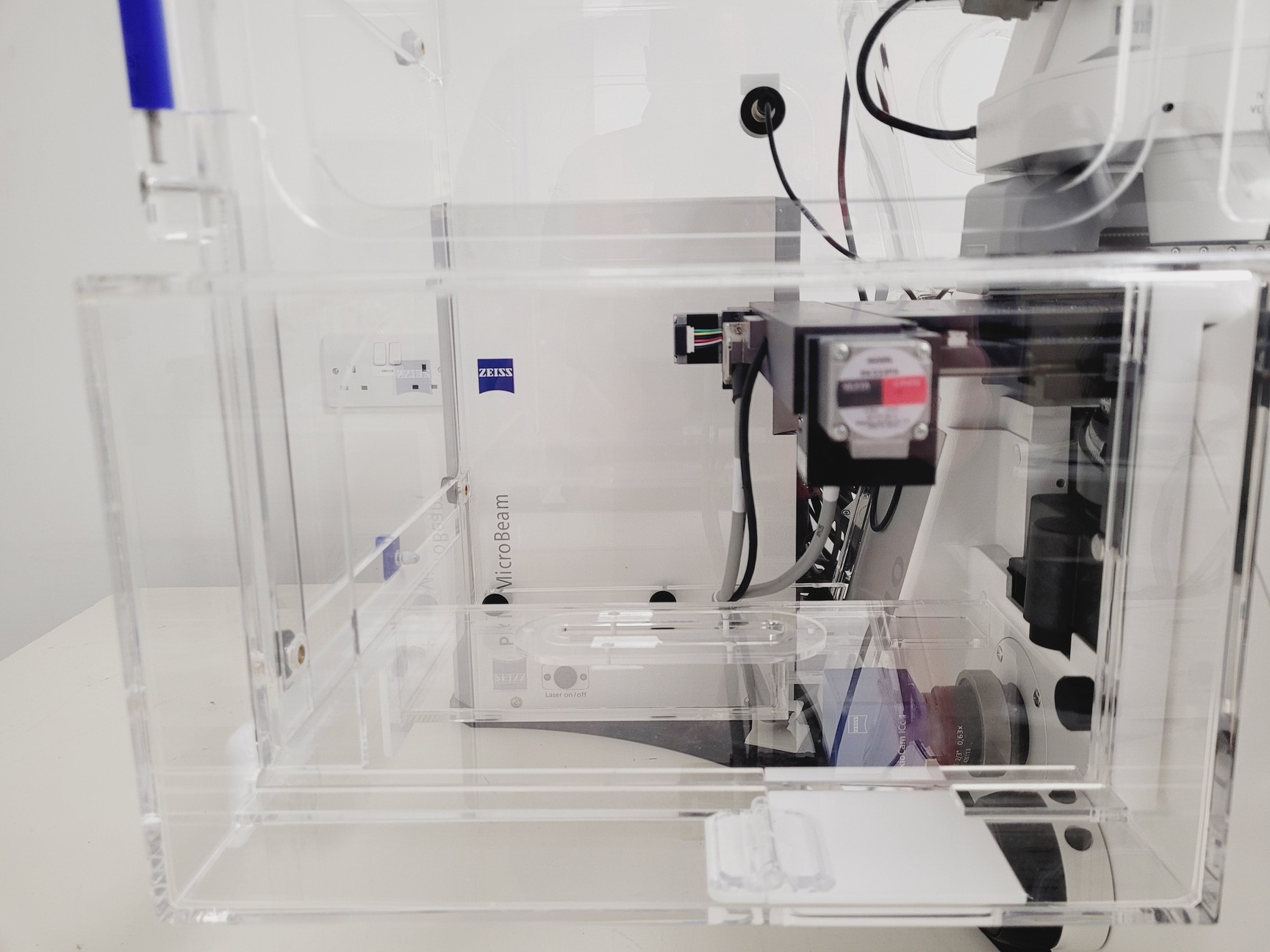 Image of Zeiss PALM Microbeam System With PC & Software