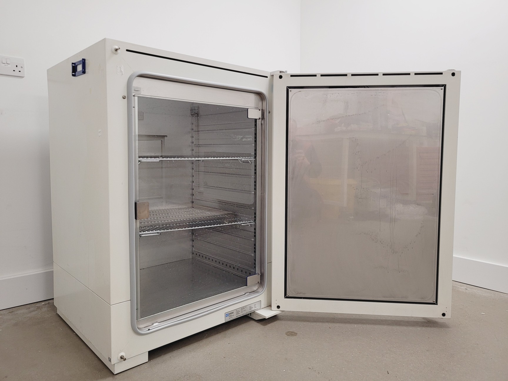 Image of MMM Incucell V 222 Incubator Lab