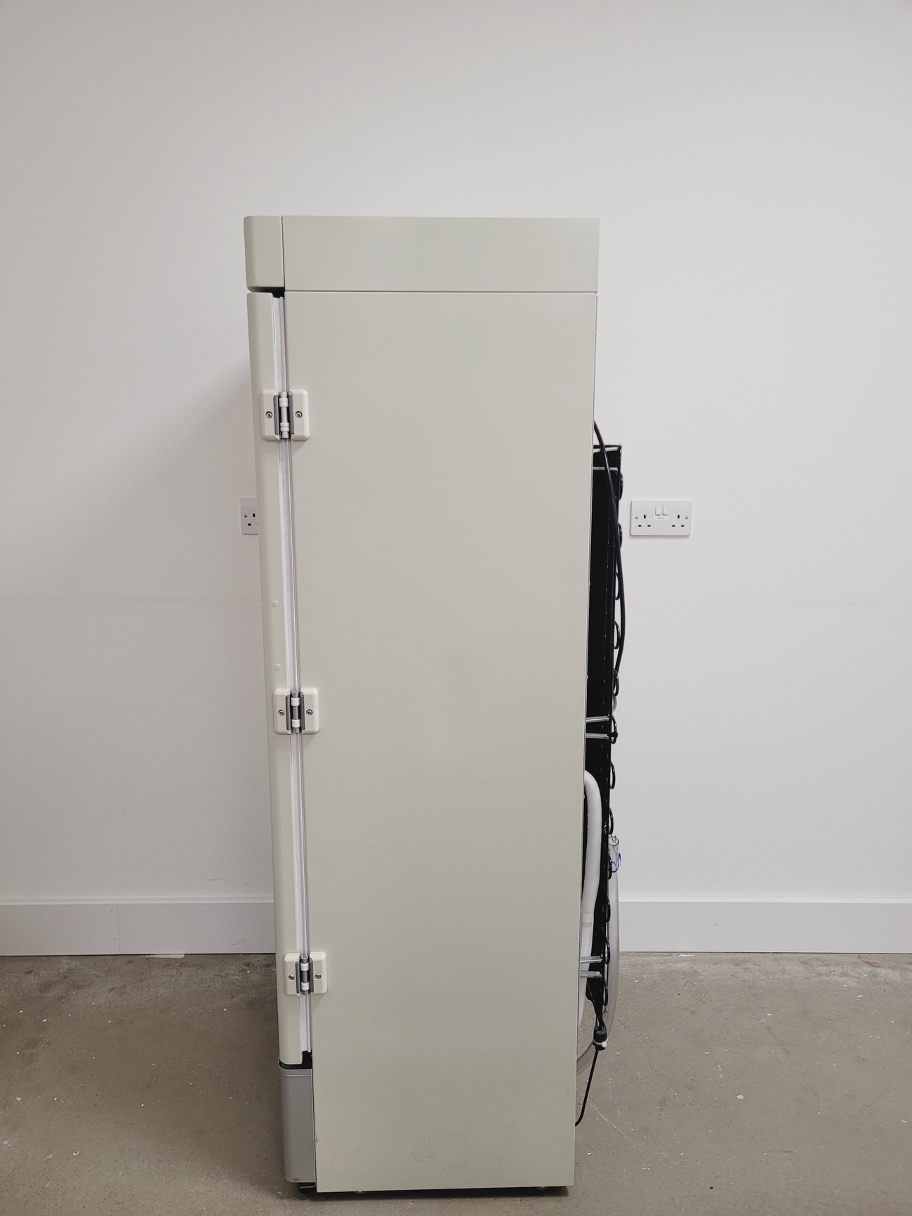 Image of Panasonic MIR-254-PE Refrigerated Incubator Lab