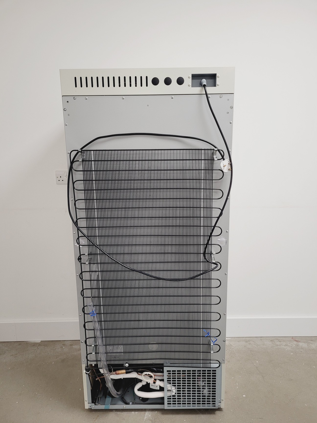 Image of Panasonic MIR-254-PE Refrigerated Incubator Lab