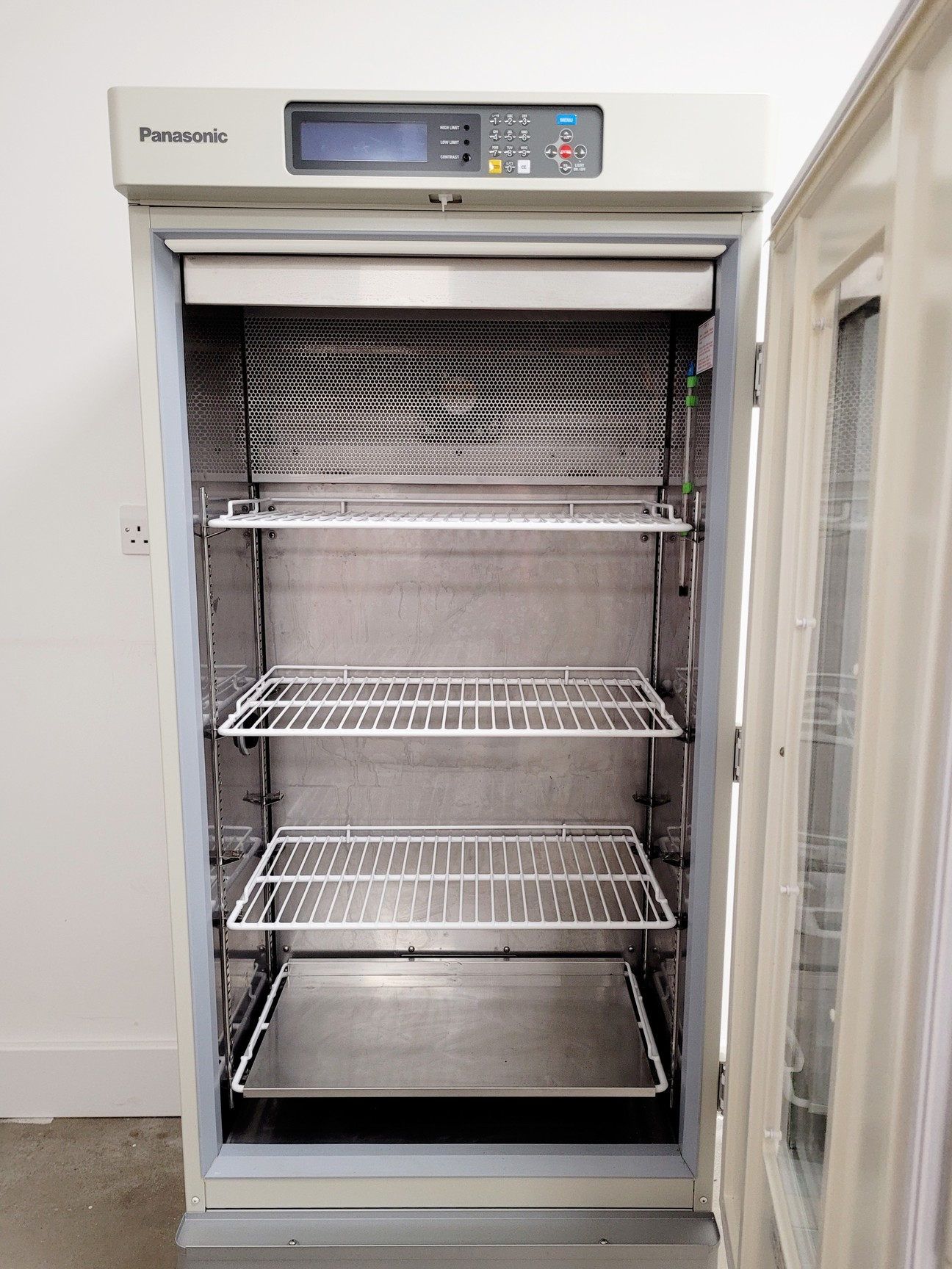 Image of Panasonic MIR-254-PE Refrigerated Incubator Lab
