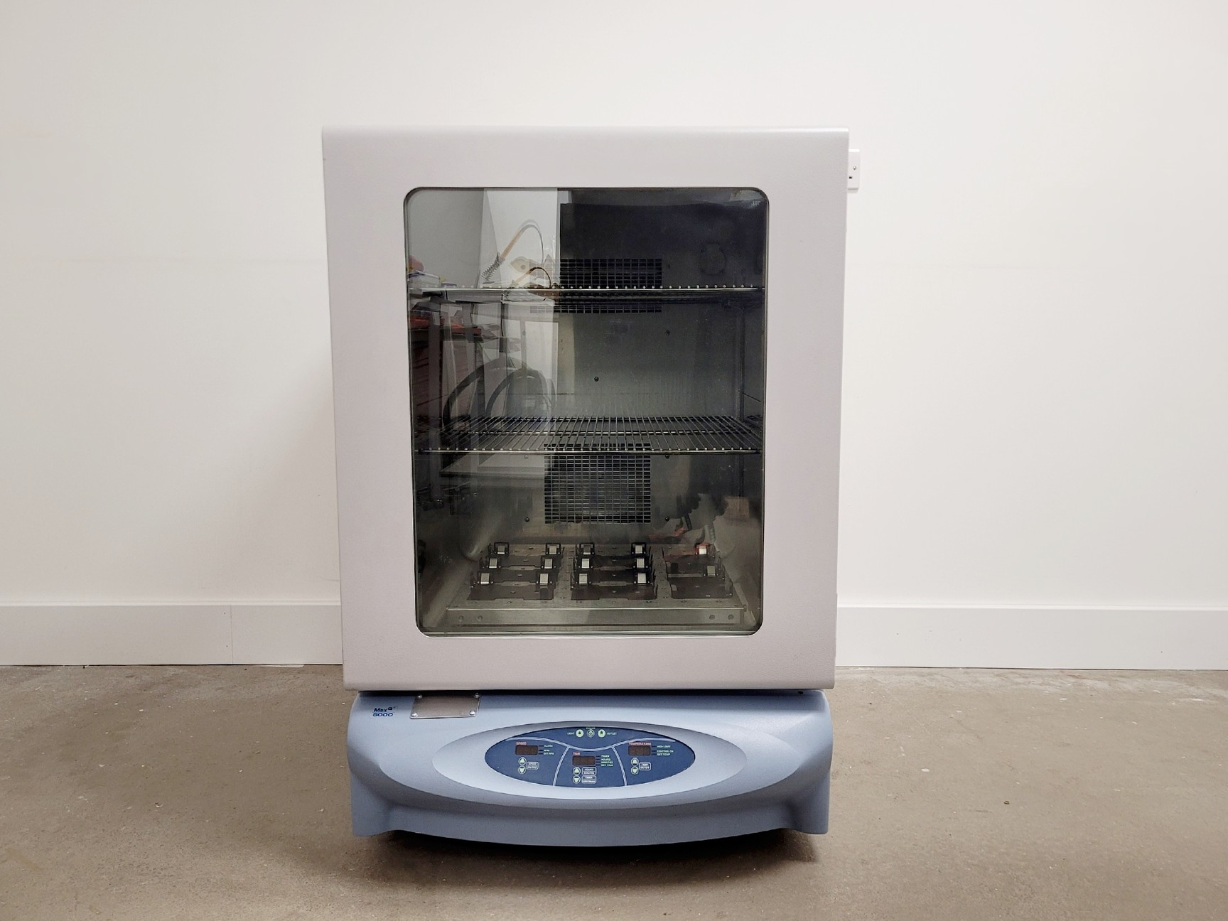Image of Thermo Scientific MaxQ 6000 SHKE6000-1CE Shaking Incubator
