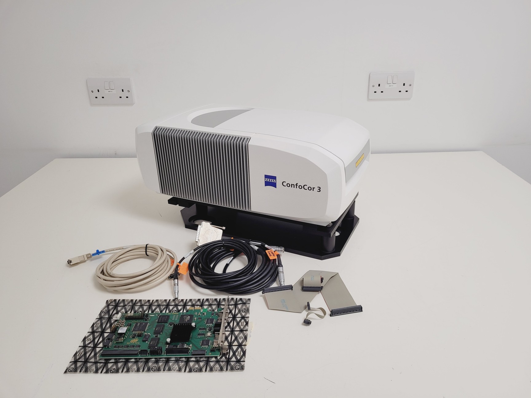 Image of Zeiss ConfoCor 3 Basic VIS w/ PCi Card and Cables - Confocal Microscopy Lab