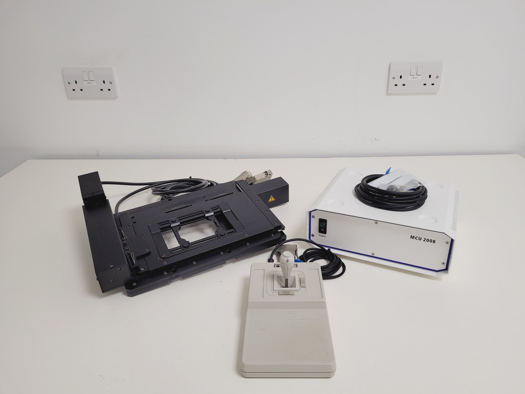 Image of Marzhauser Wetzlar SCAN IM 130x100 DC - 1mm Stage Zeiss Axio Observer .Z1 Lab