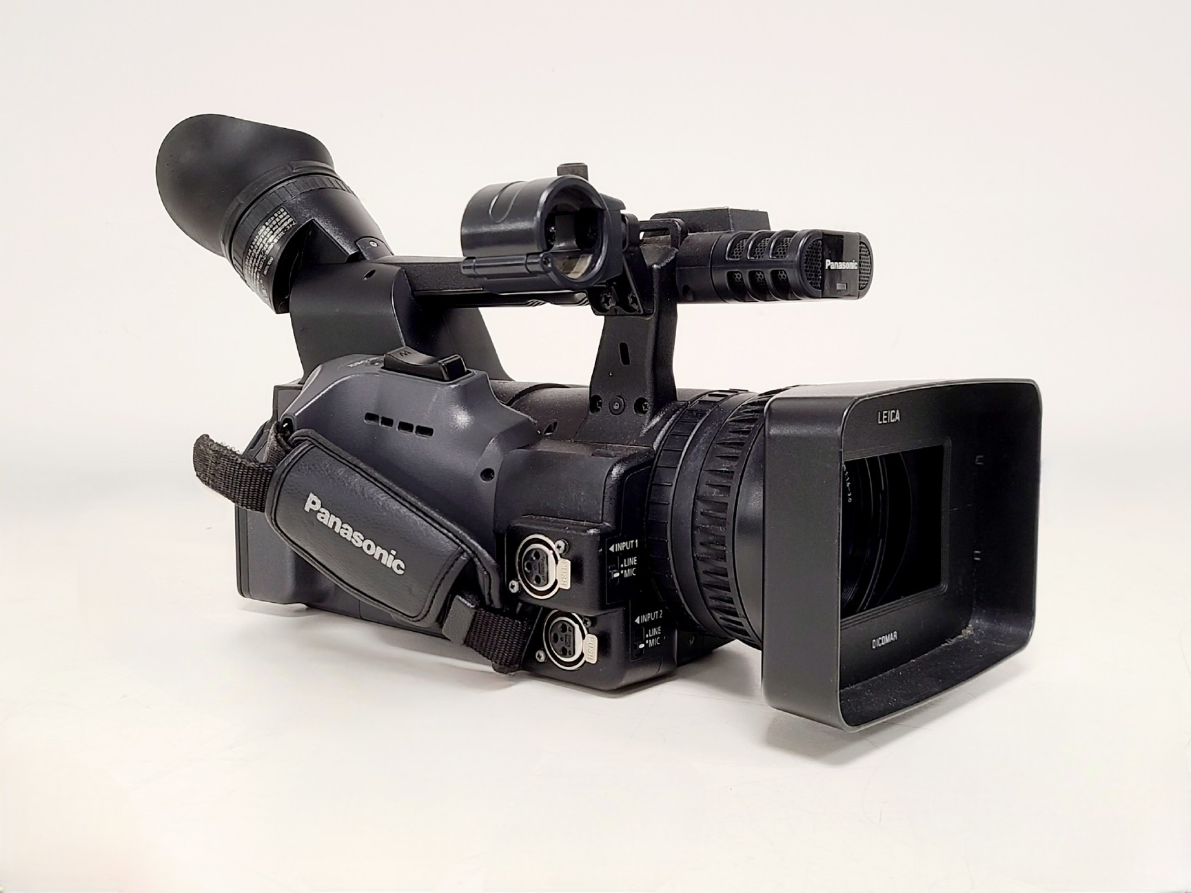 Image of Panasonic AG-HMC151E - AVCCAM 3CCD Camcorder w/ 2 Batteries and 1 Charger