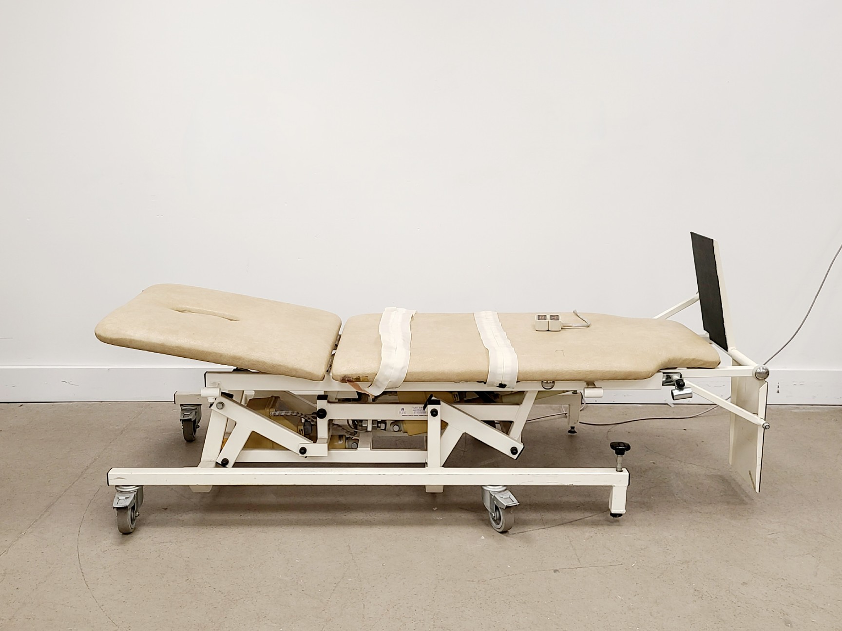 Image of Job Lot of 1x Electric Tilt Table and 4x Medical Examination Couches