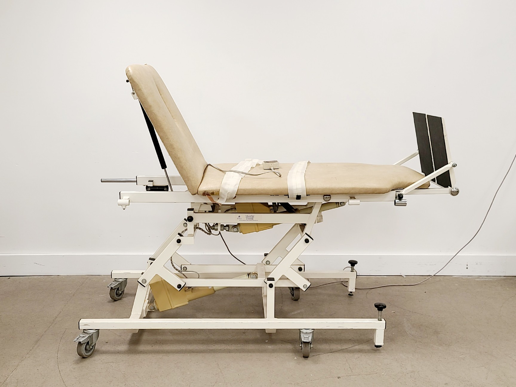 Image of Job Lot of 1x Electric Tilt Table and 4x Medical Examination Couches