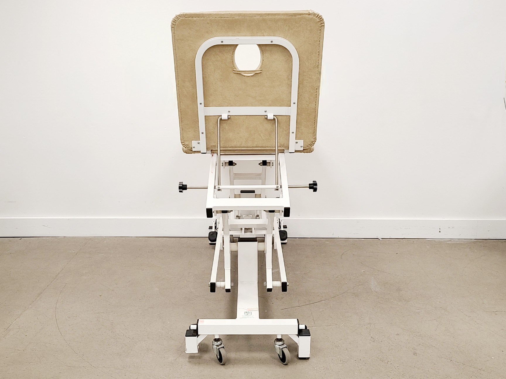 Image of Job Lot of 1x Electric Tilt Table and 4x Medical Examination Couches