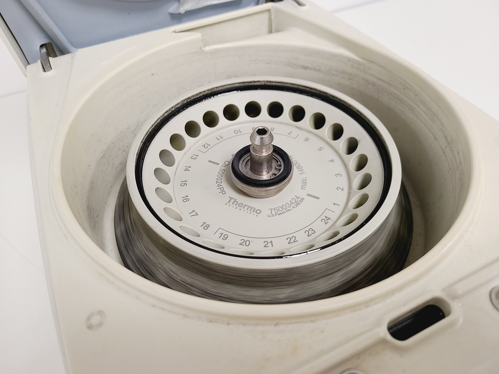 Image of Thermo Scientific Heraeus Pico 17 Centrifuge Lab