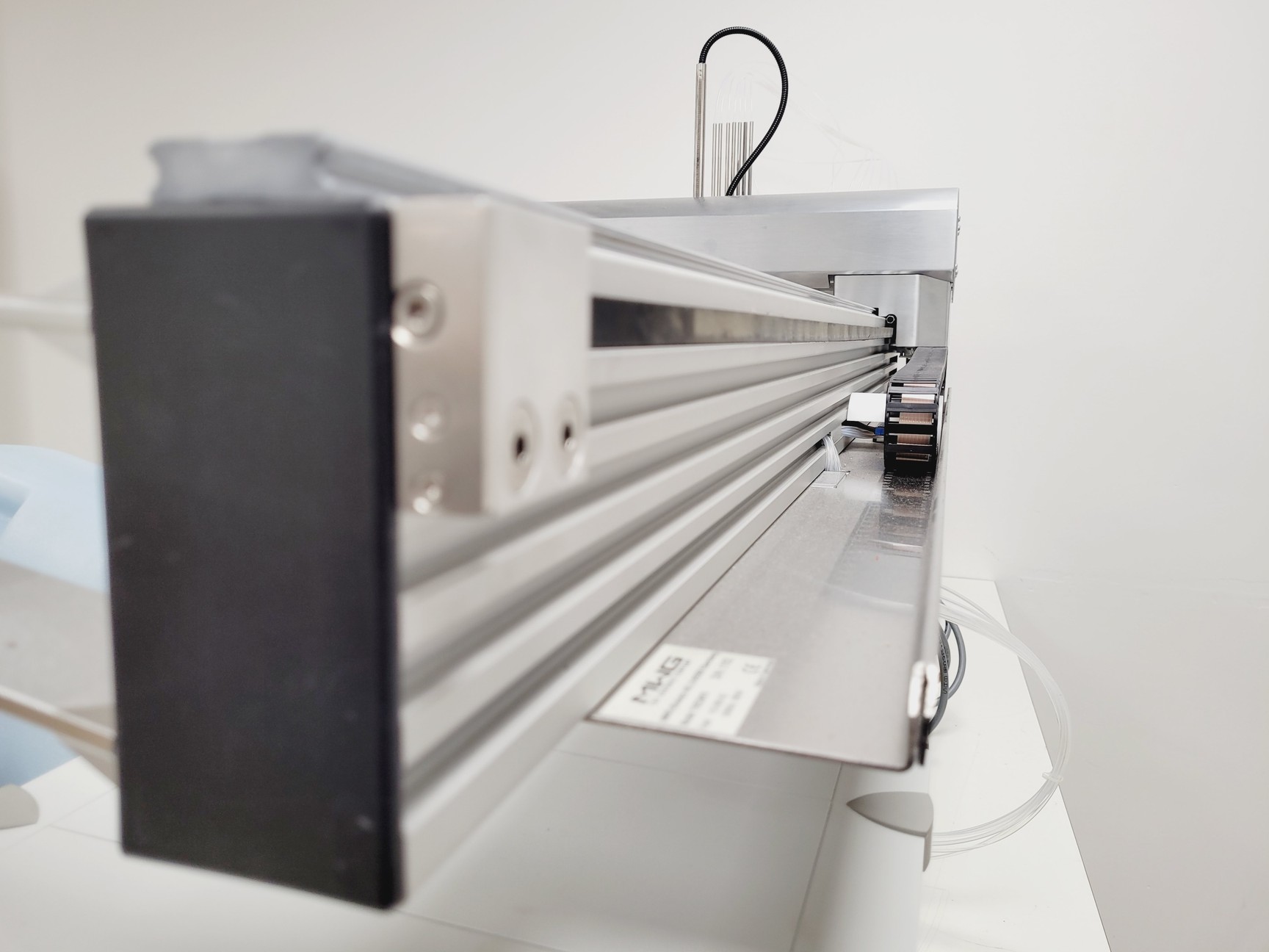 Encasing Liquid Handler Aviso TheOnyx Liquid Handling System Lab