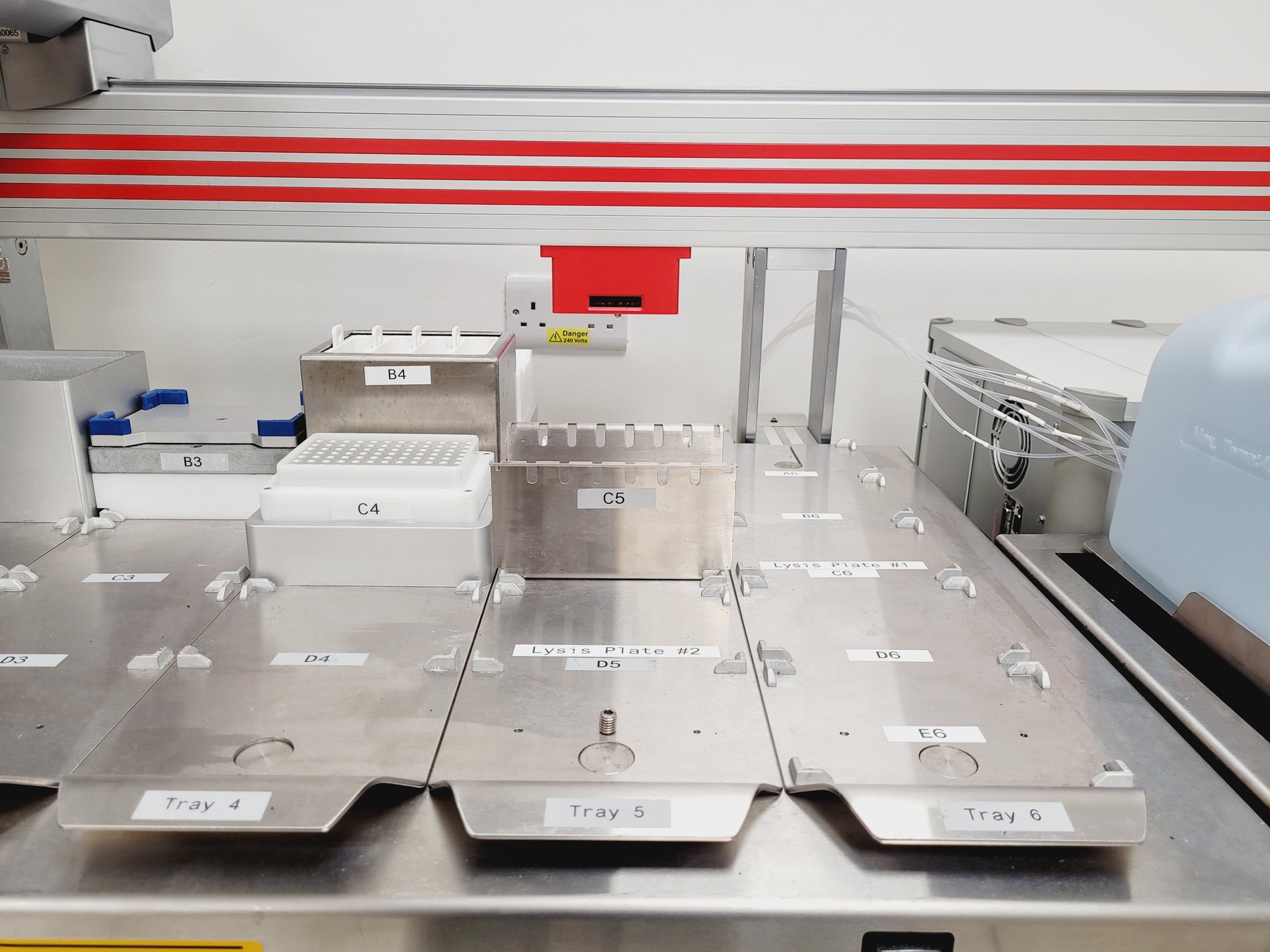 Image of Aviso TheOnyx Liquid Handler