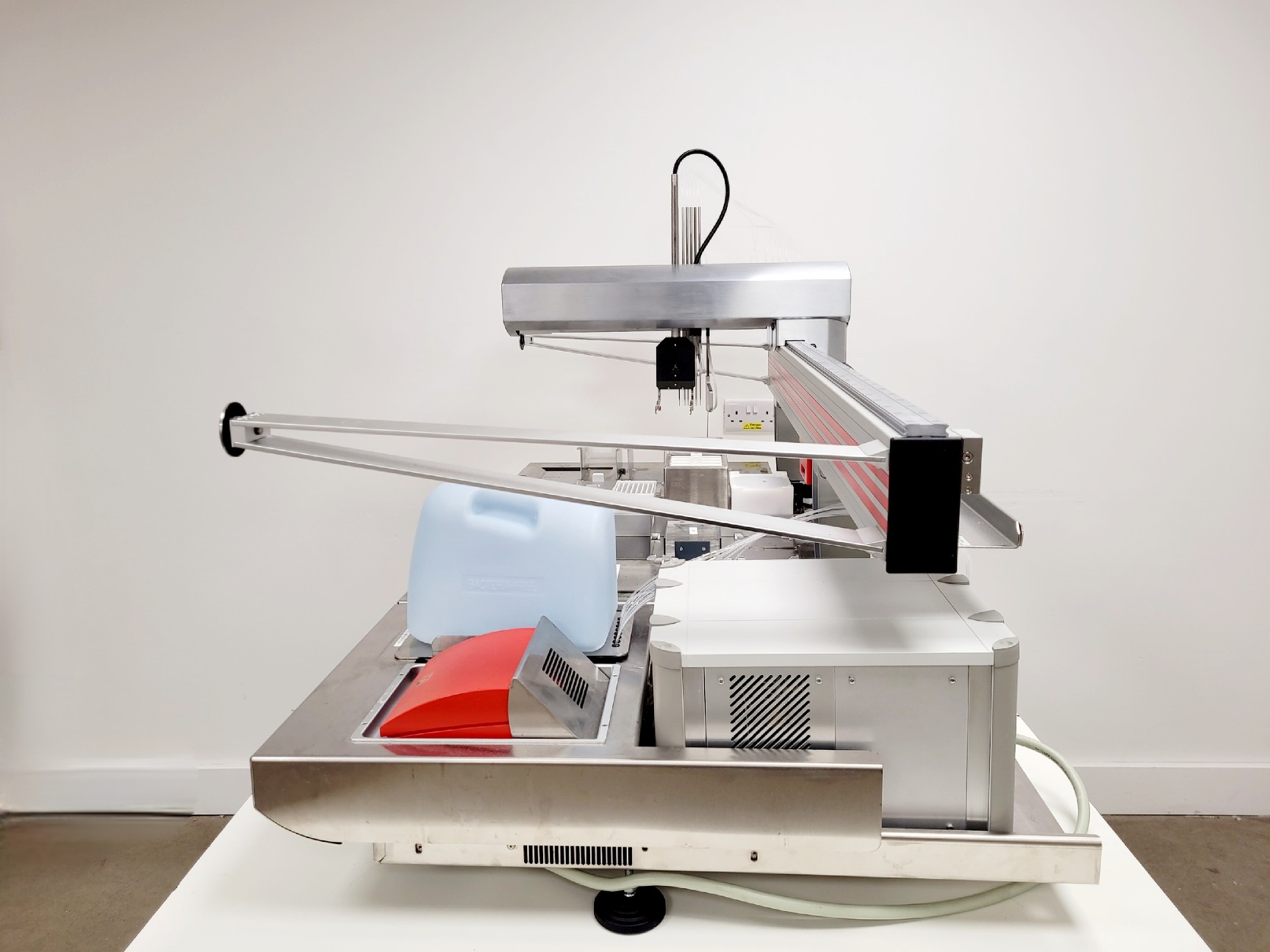 Image of Aviso TheOnyx Liquid Handler