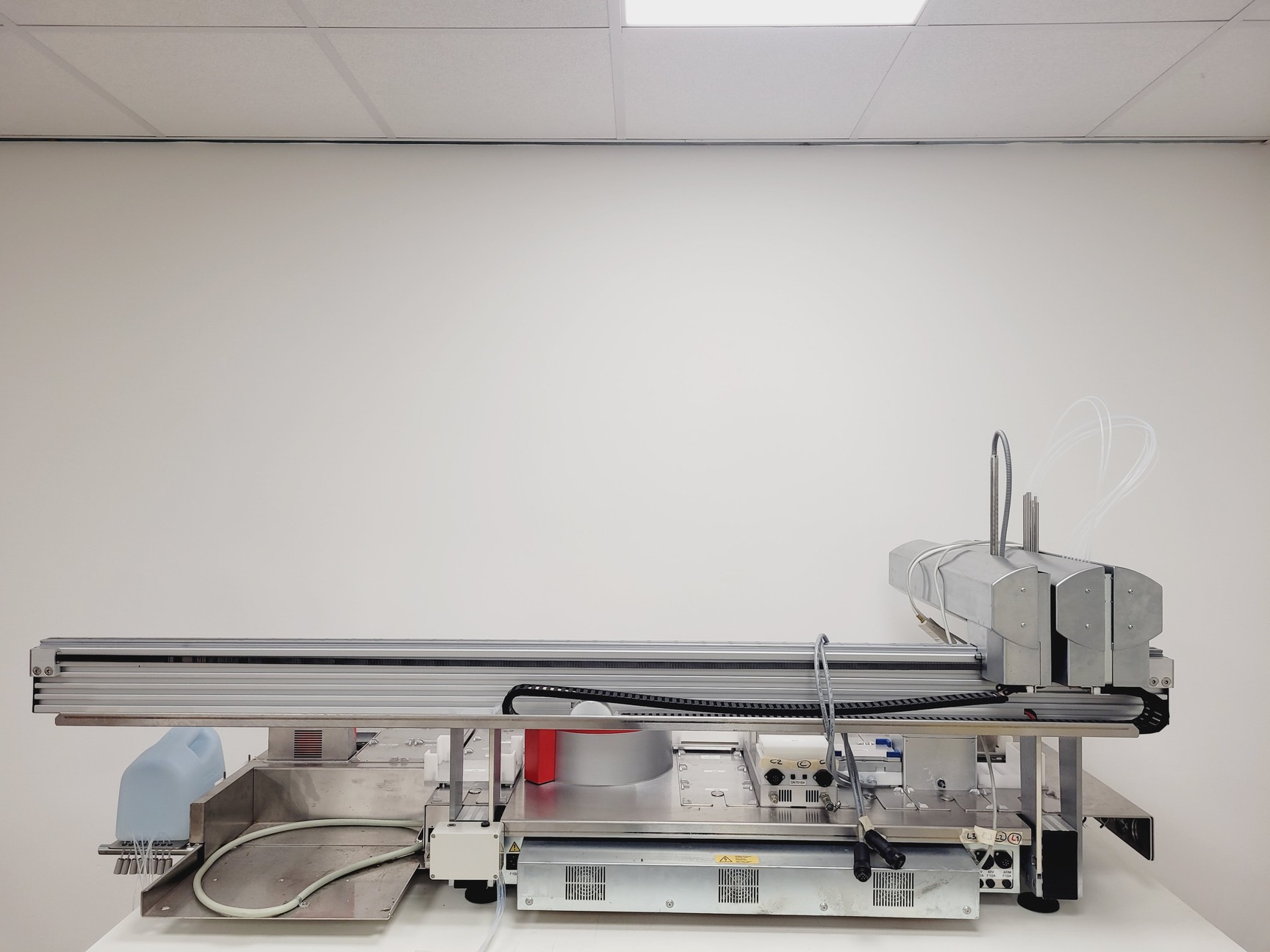 Image of Aviso TheOnyx Liquid Handler